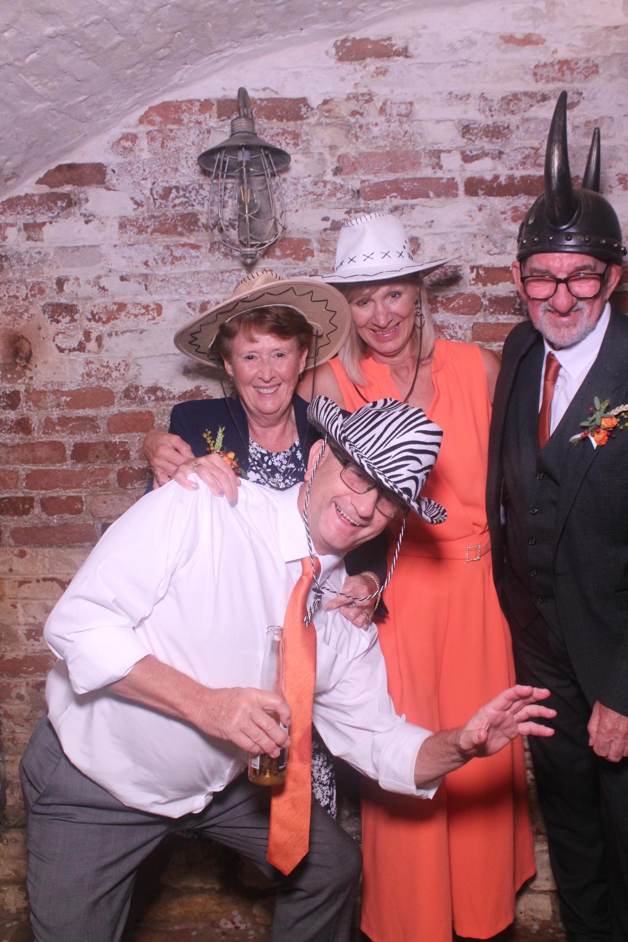 Lucy & Steven  | View more photos from the event at gallery.magicimages.uk/u/MagicImages/Lucy-Steven