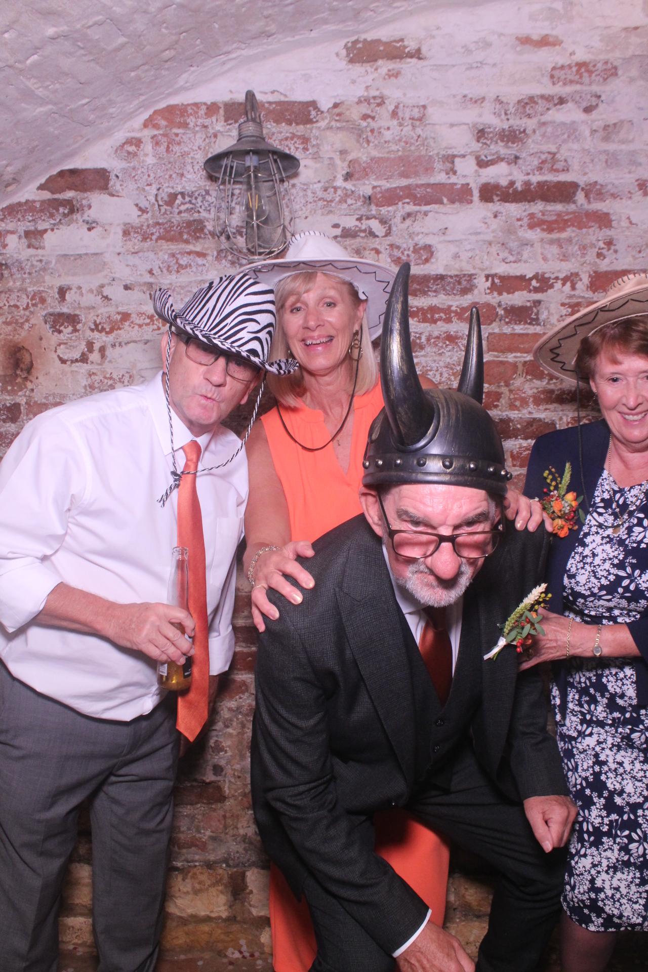 Lucy & Steven  | View more photos from the event at gallery.magicimages.uk/u/MagicImages/Lucy-Steven