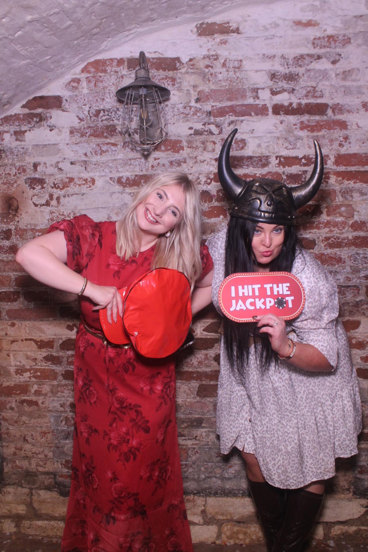 Lucy & Steven  | View more photos from the event at gallery.magicimages.uk/u/MagicImages/Lucy-Steven