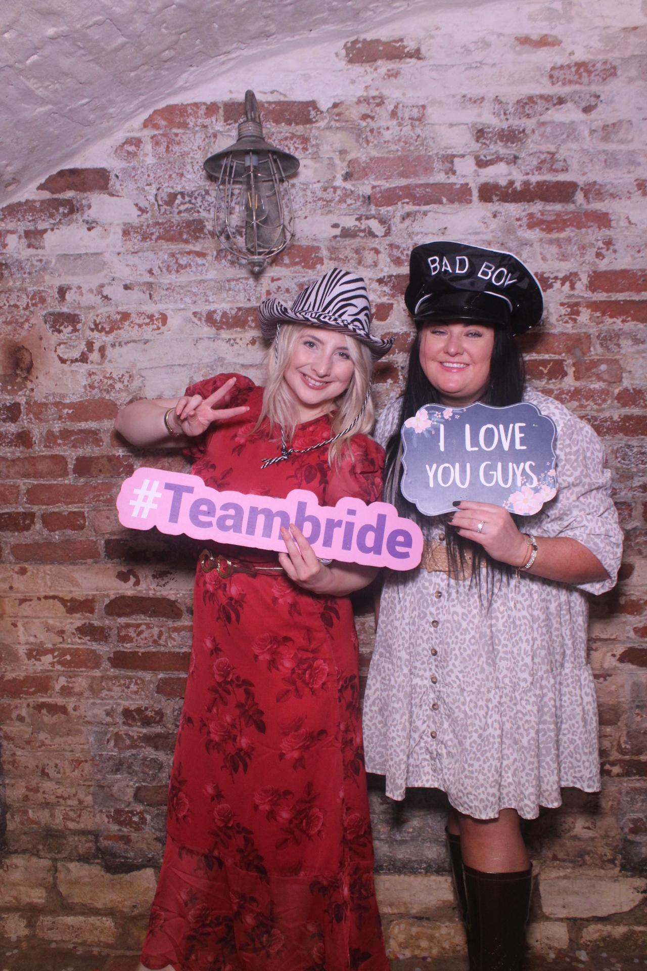Lucy & Steven  | View more photos from the event at gallery.magicimages.uk/u/MagicImages/Lucy-Steven