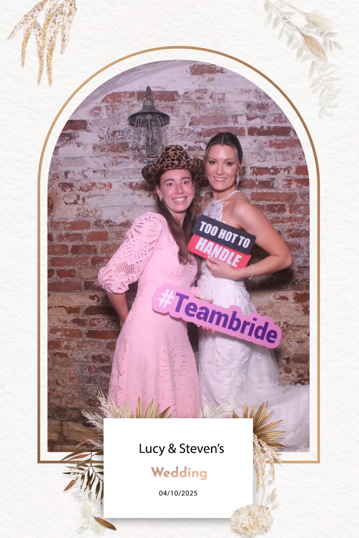 Lucy & Steven  | View more photos from the event at gallery.magicimages.uk/u/MagicImages/Lucy-Steven