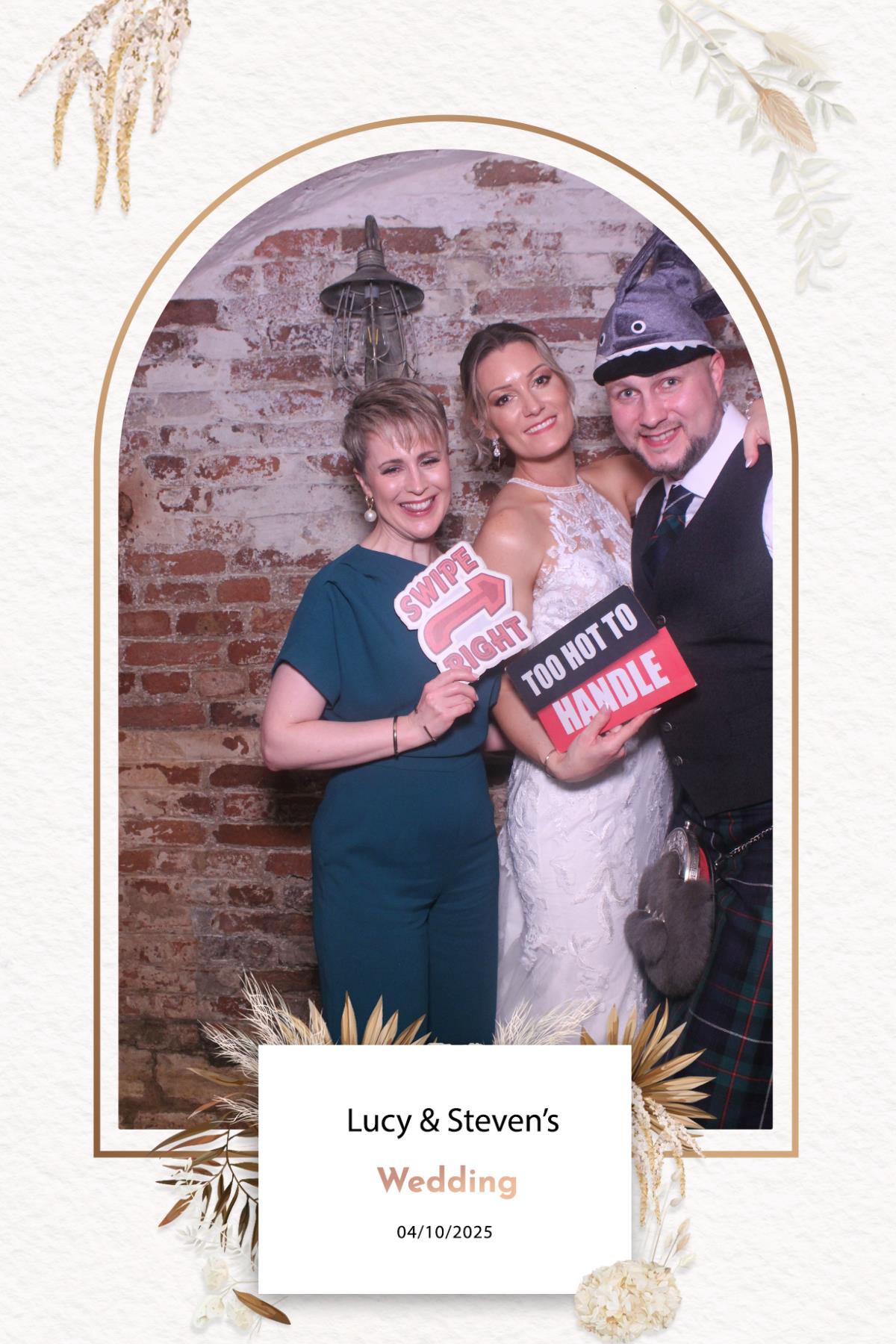 Lucy & Steven  | View more photos from the event at gallery.magicimages.uk/u/MagicImages/Lucy-Steven