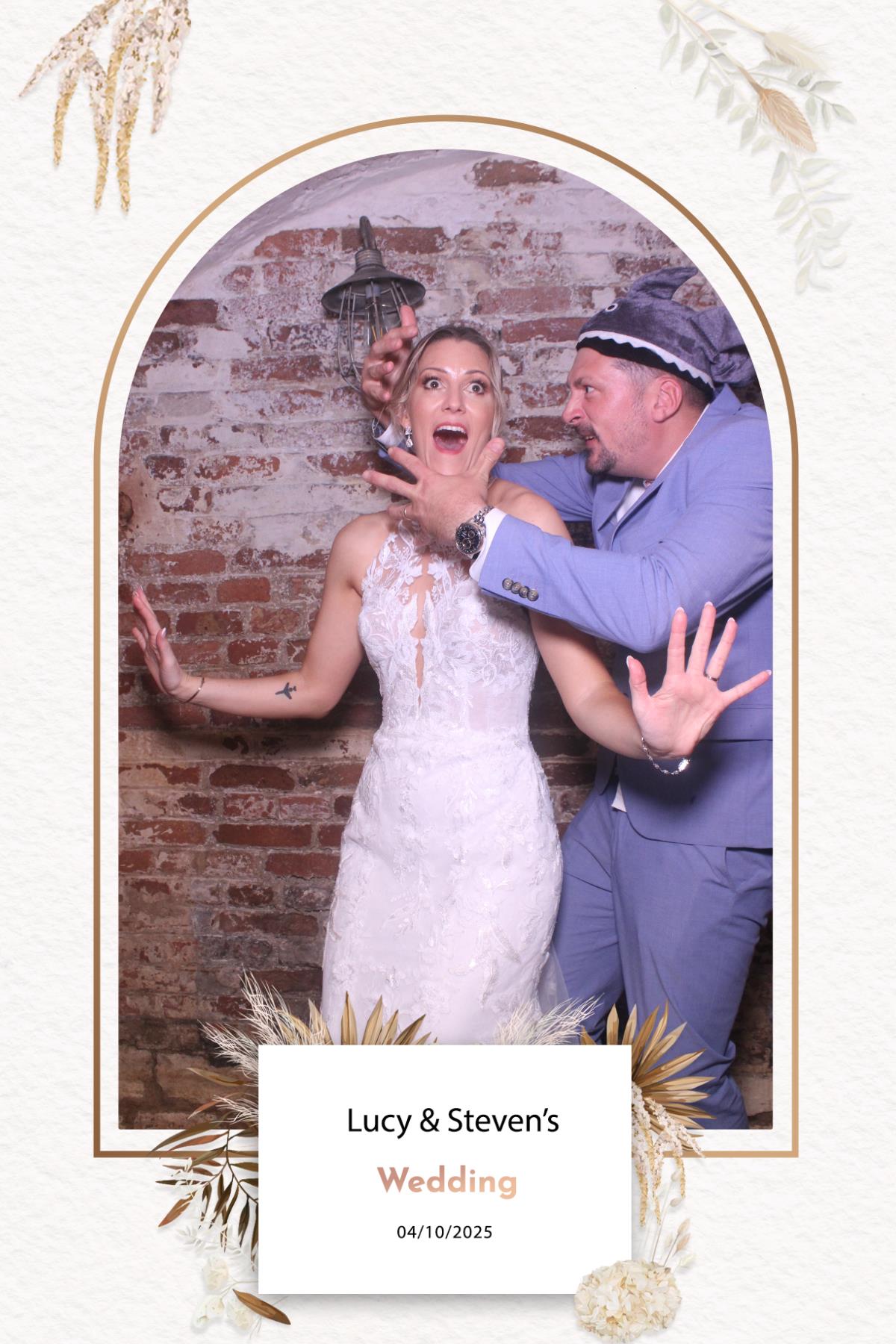 Lucy & Steven  | View more photos from the event at gallery.magicimages.uk/u/MagicImages/Lucy-Steven