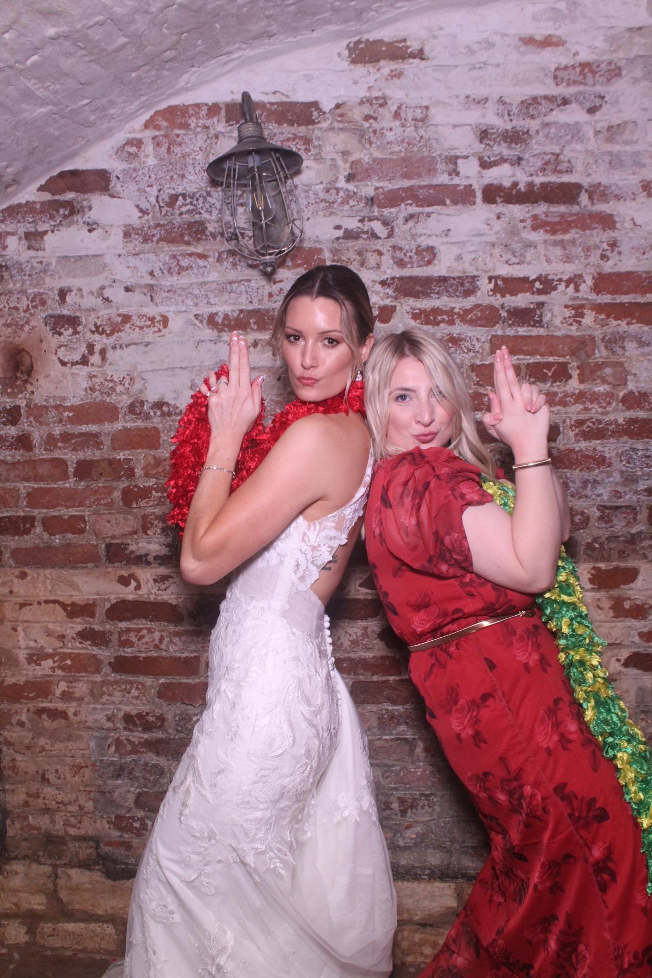 Lucy & Steven  | View more photos from the event at gallery.magicimages.uk/u/MagicImages/Lucy-Steven