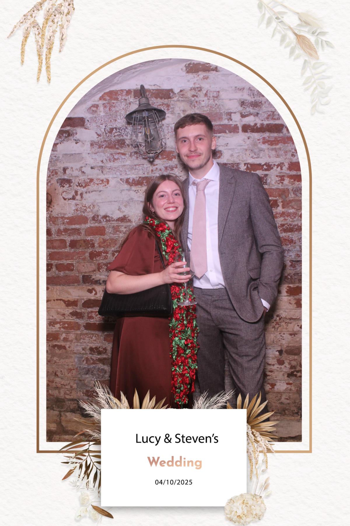 Lucy & Steven  | View more photos from the event at gallery.magicimages.uk/u/MagicImages/Lucy-Steven