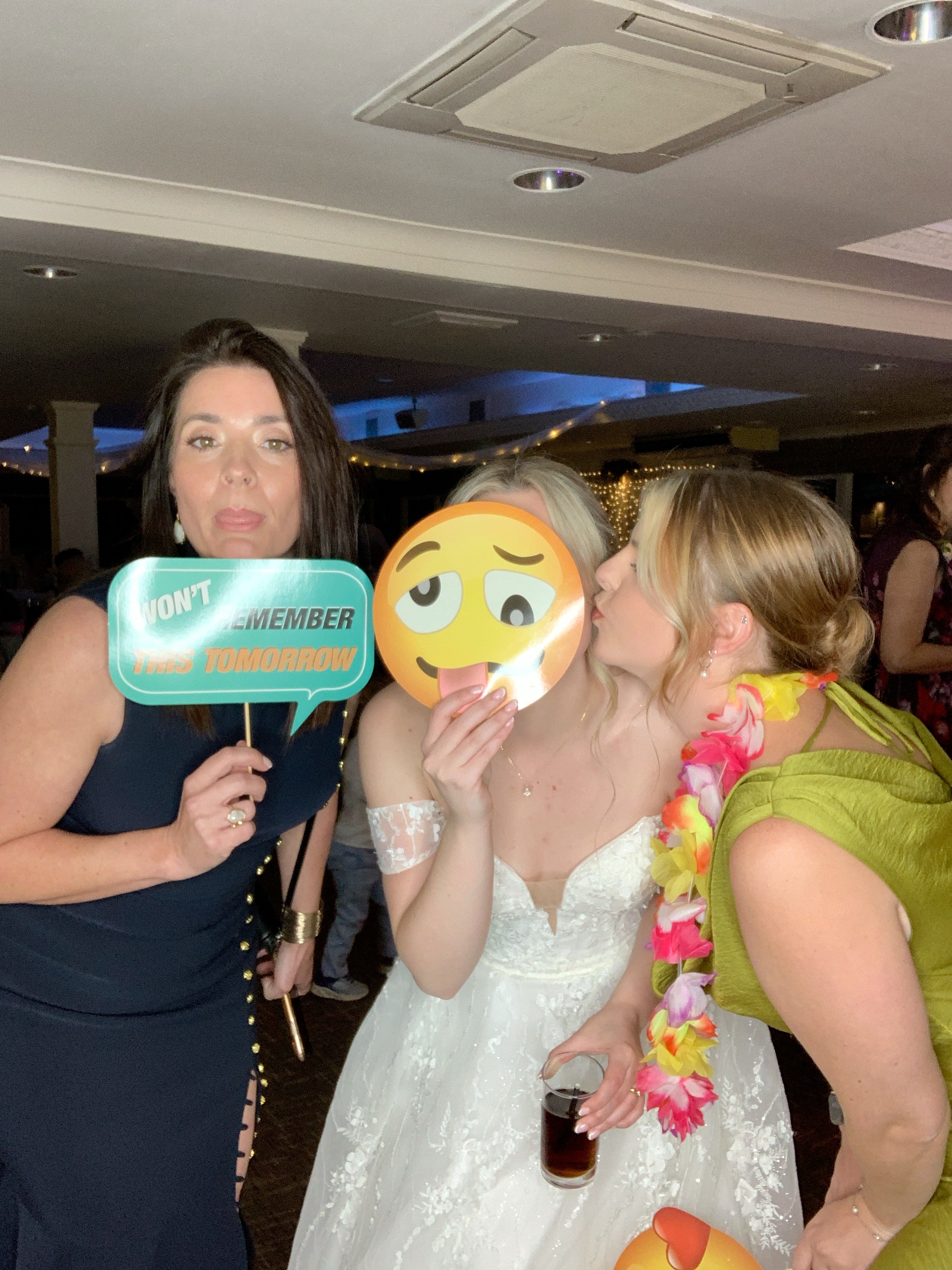 Magda & Oliver  | View more photos from the event at gallery.magicimages.uk/u/MagicImages/Magda-Oliver