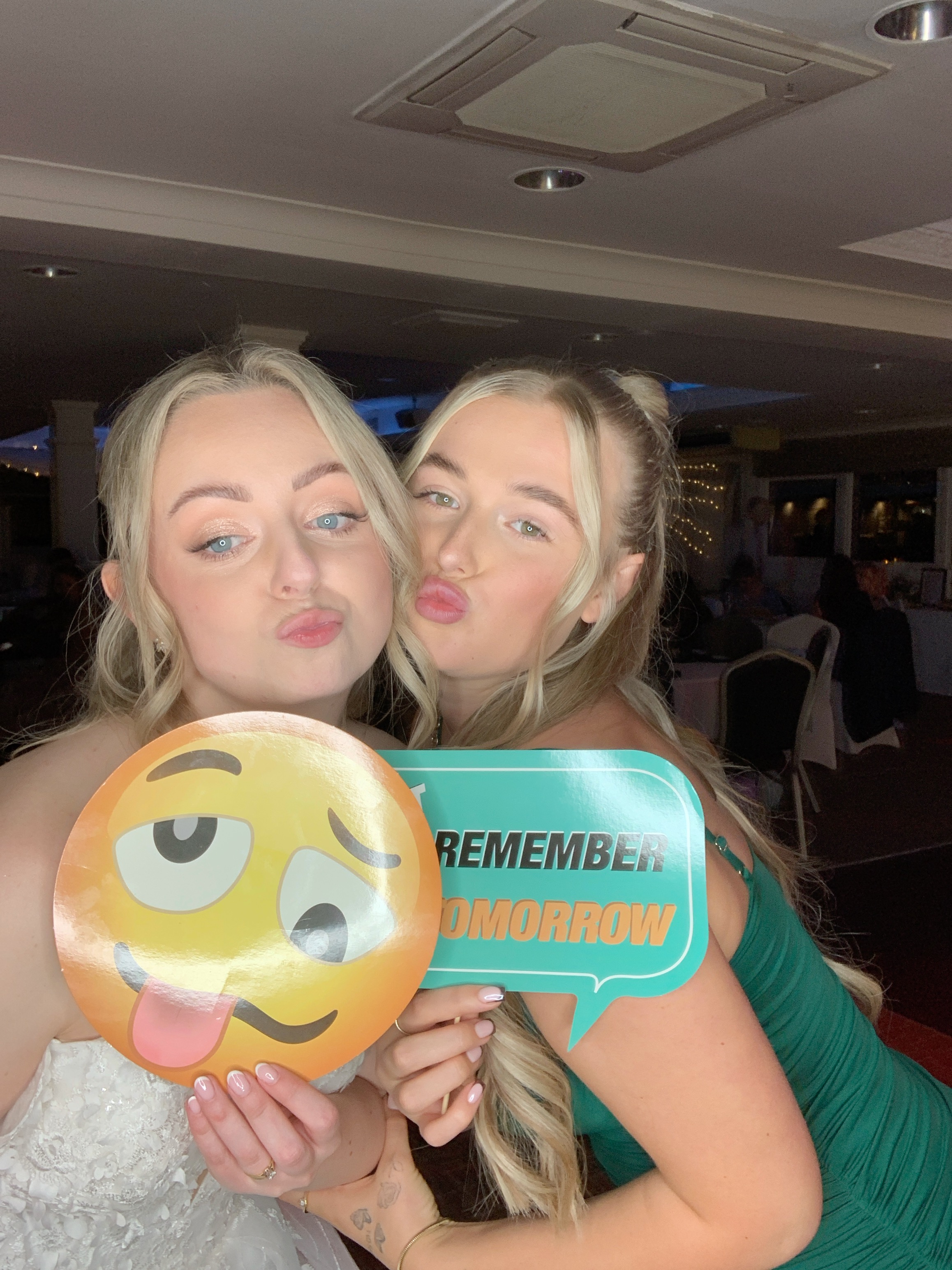 Magda & Oliver  | View more photos from the event at gallery.magicimages.uk/u/MagicImages/Magda-Oliver