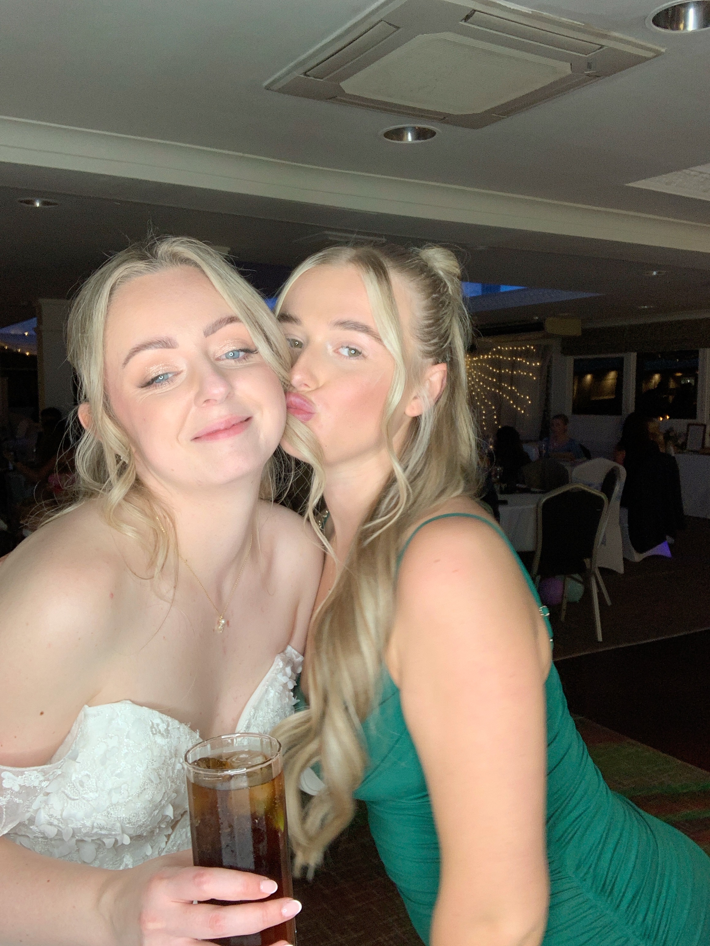 Magda & Oliver  | View more photos from the event at gallery.magicimages.uk/u/MagicImages/Magda-Oliver