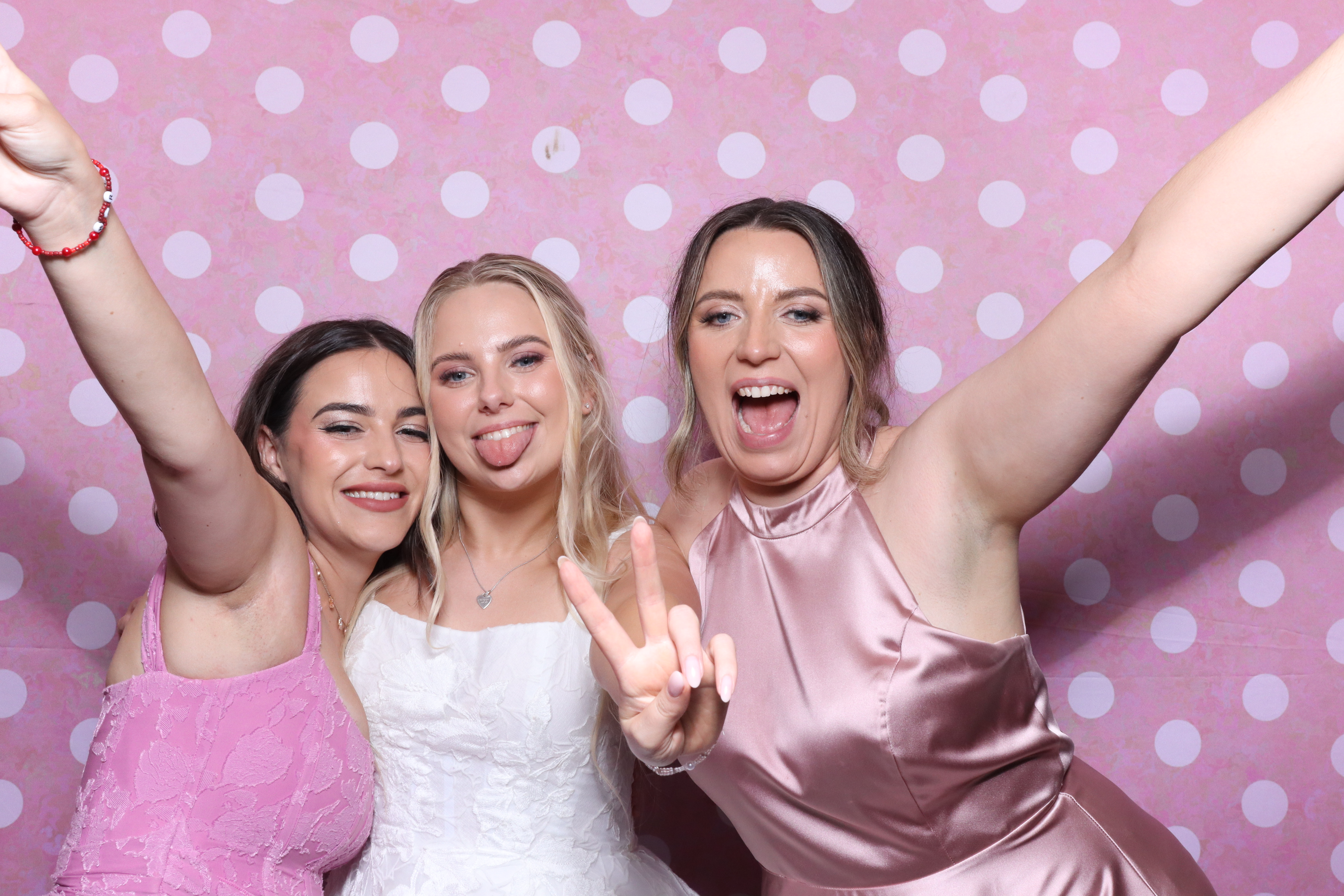 Mr & Mrs Cooper  | View more photos from the event at gallery.magicimages.uk/u/MagicImages/Mr-Mrs-Cooper