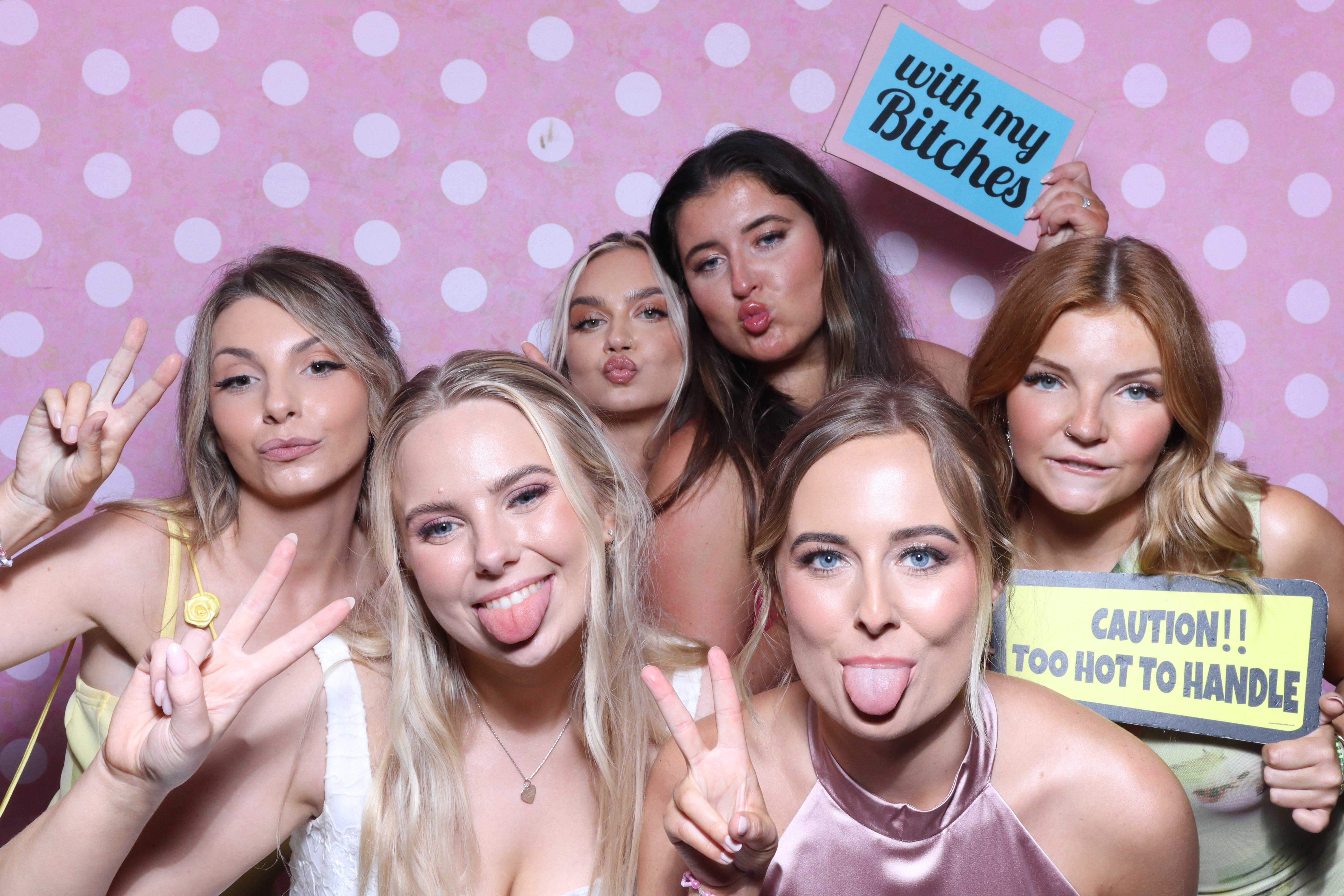 Mr & Mrs Cooper  | View more photos from the event at gallery.magicimages.uk/u/MagicImages/Mr-Mrs-Cooper