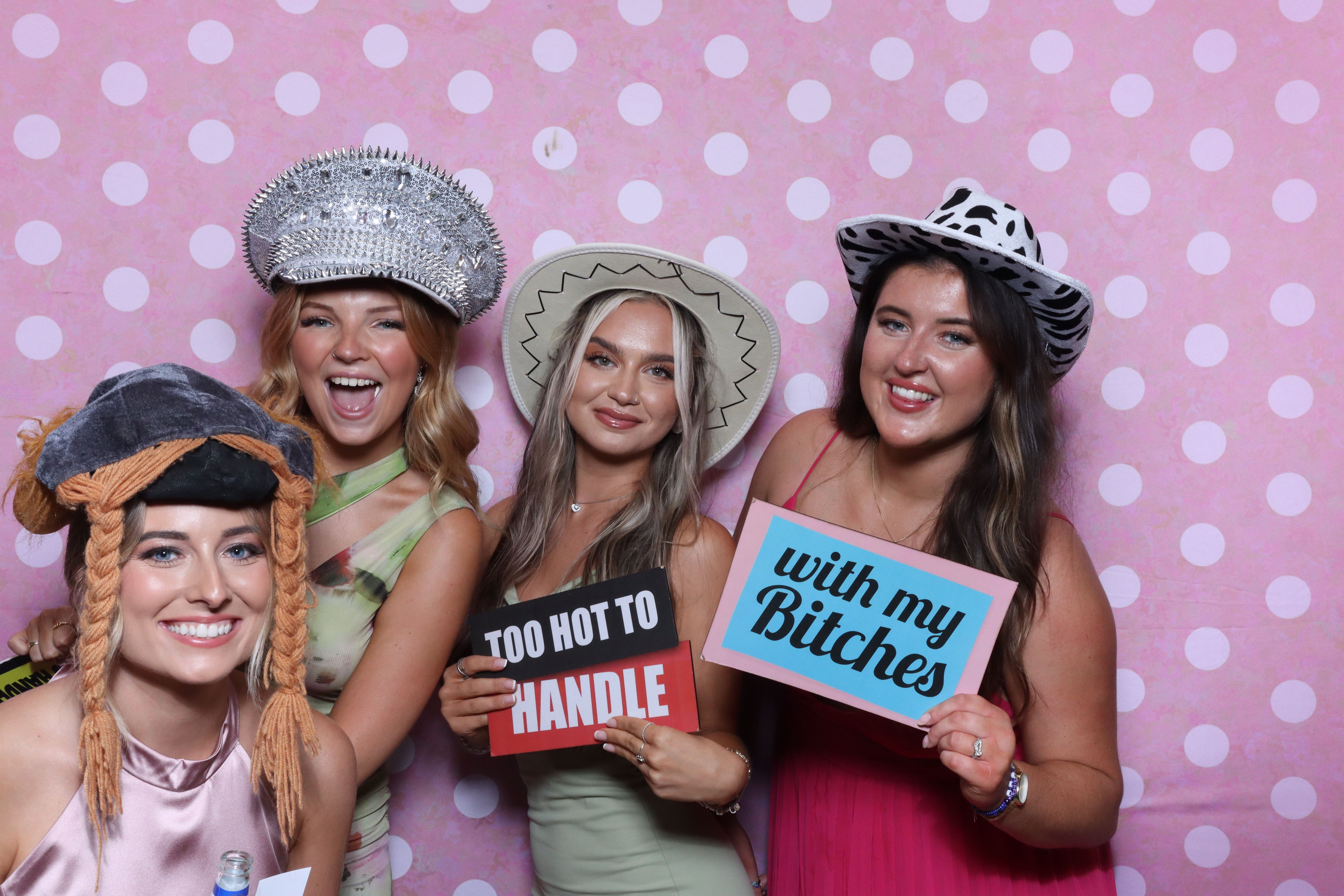 Mr & Mrs Cooper  | View more photos from the event at gallery.magicimages.uk/u/MagicImages/Mr-Mrs-Cooper