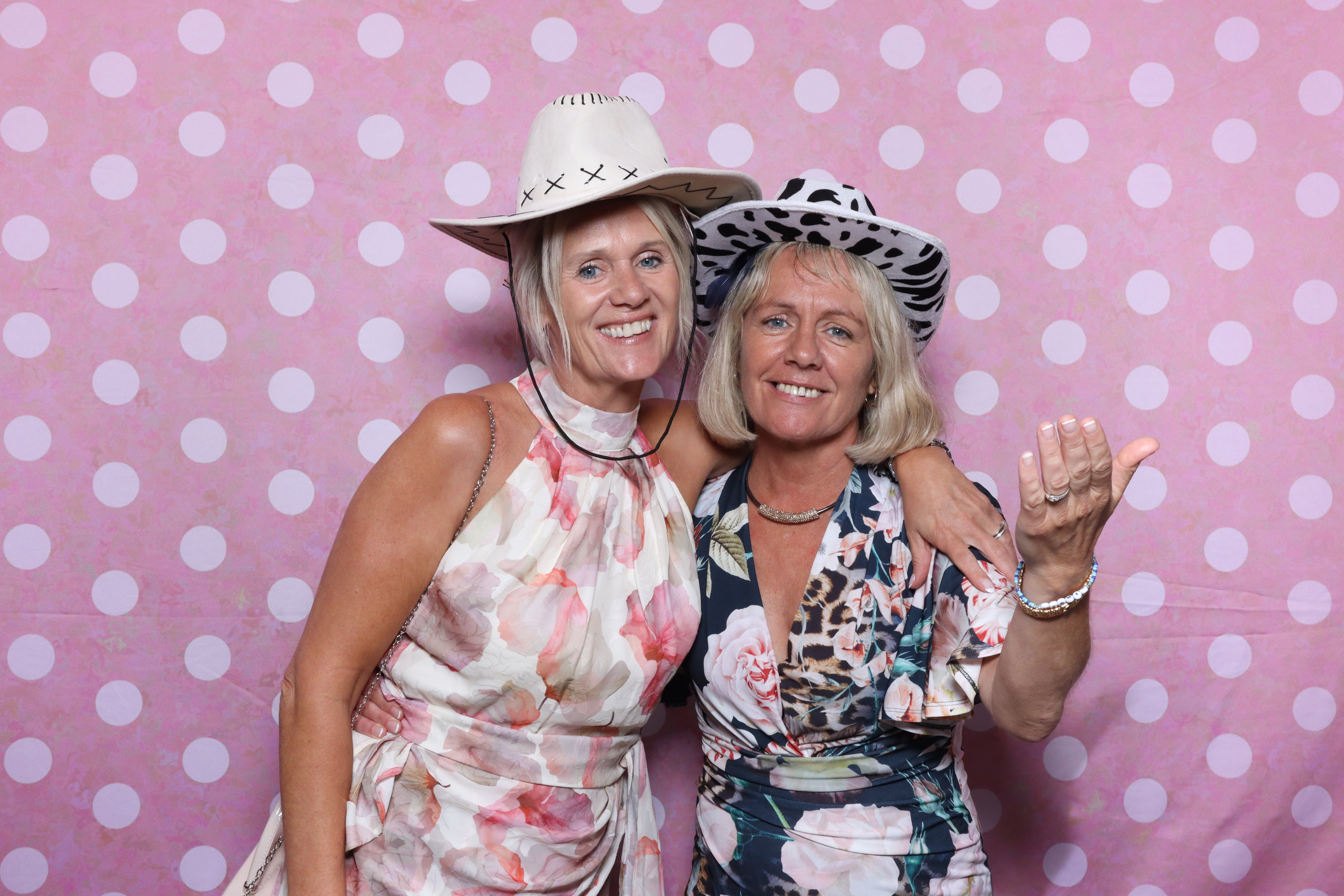 Mr & Mrs Cooper  | View more photos from the event at gallery.magicimages.uk/u/MagicImages/Mr-Mrs-Cooper