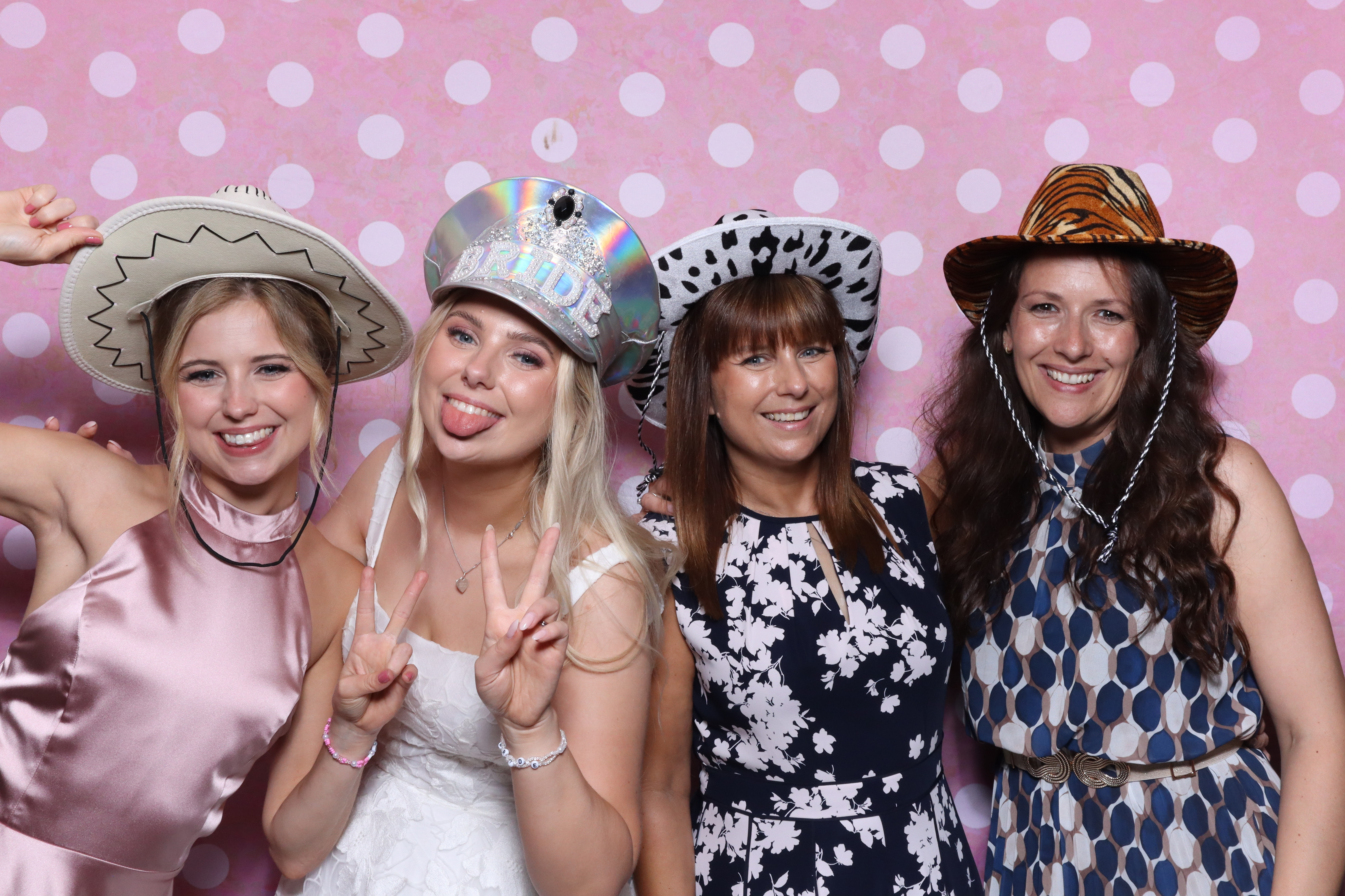 Mr & Mrs Cooper  | View more photos from the event at gallery.magicimages.uk/u/MagicImages/Mr-Mrs-Cooper