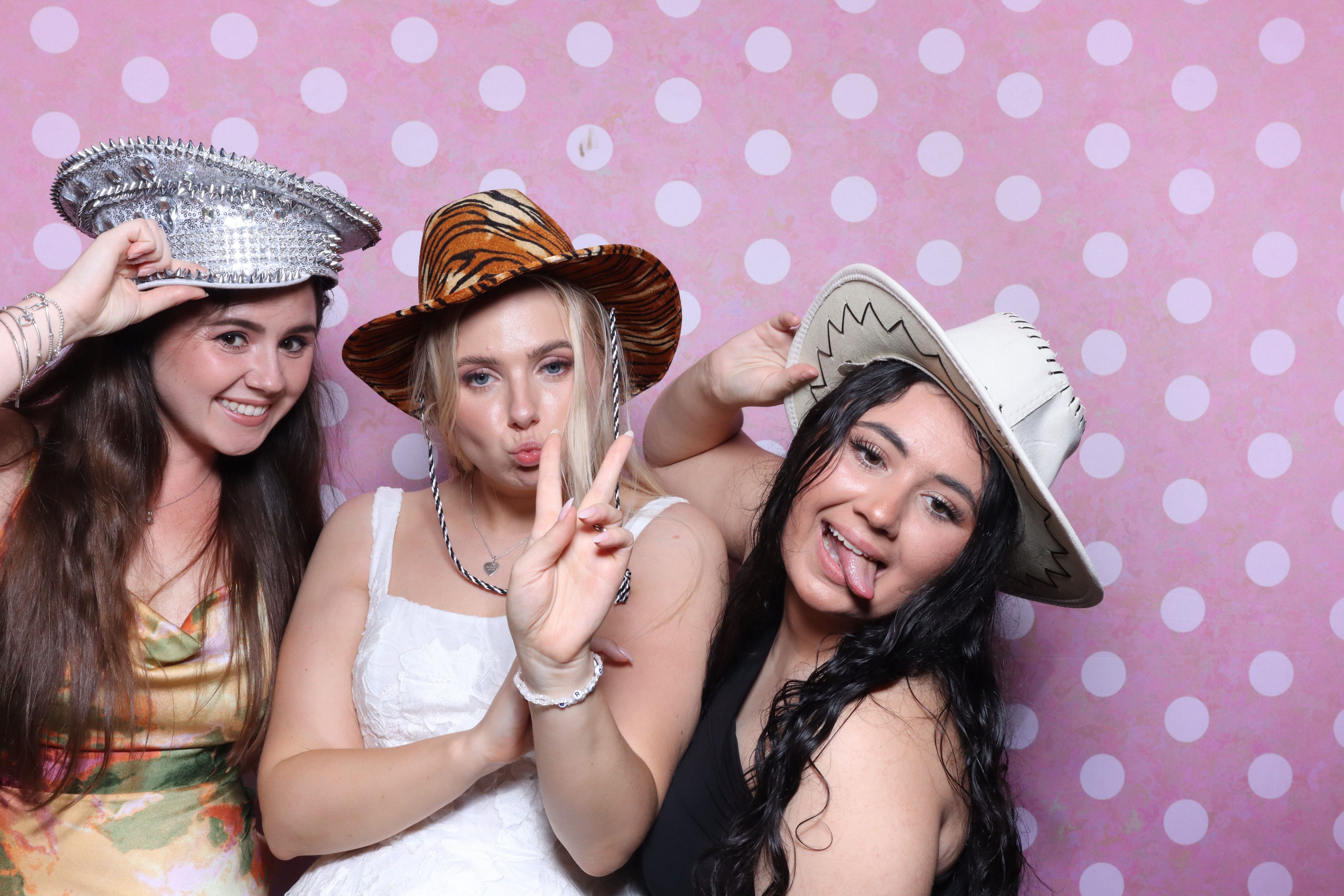 Mr & Mrs Cooper  | View more photos from the event at gallery.magicimages.uk/u/MagicImages/Mr-Mrs-Cooper