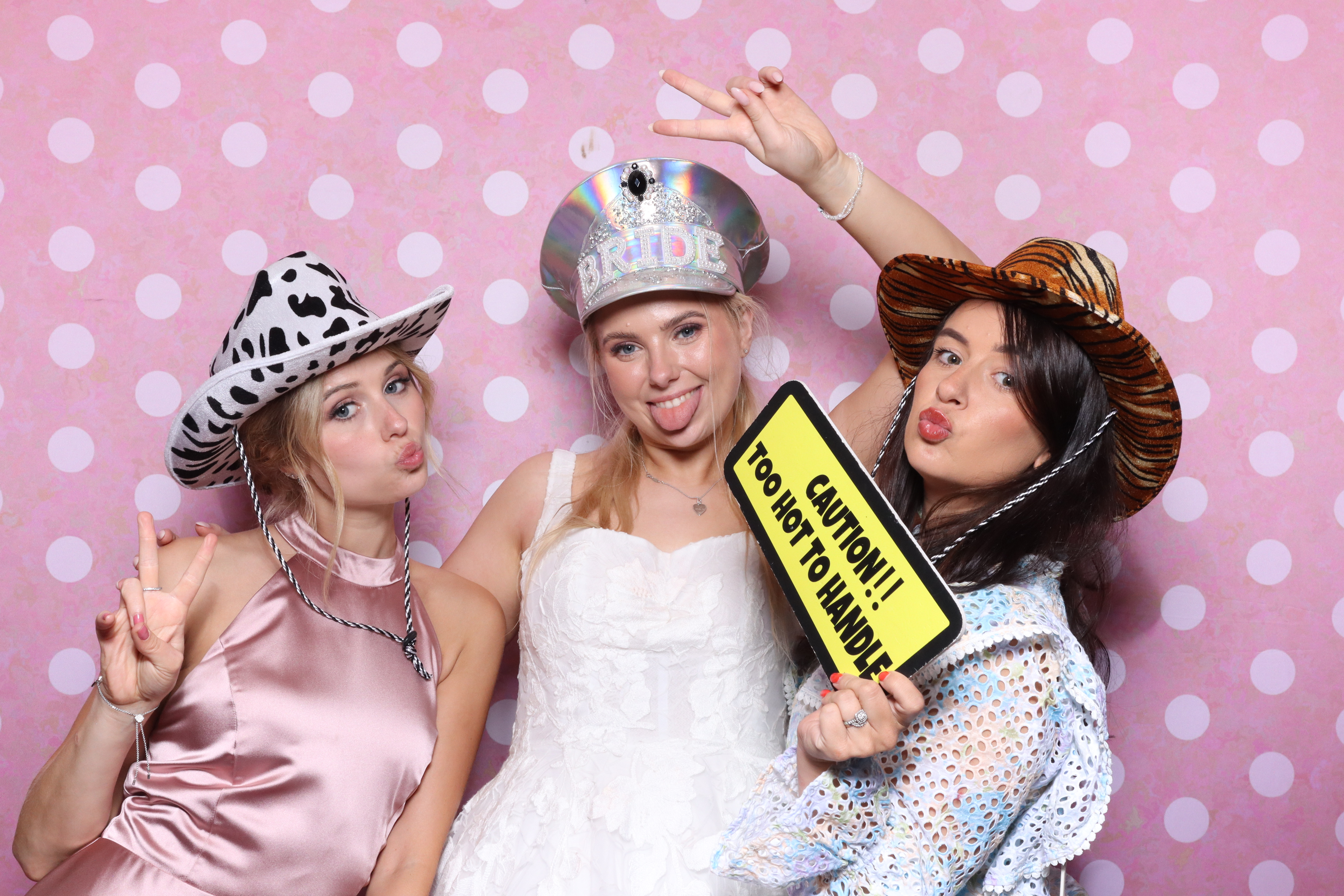 Mr & Mrs Cooper  | View more photos from the event at gallery.magicimages.uk/u/MagicImages/Mr-Mrs-Cooper