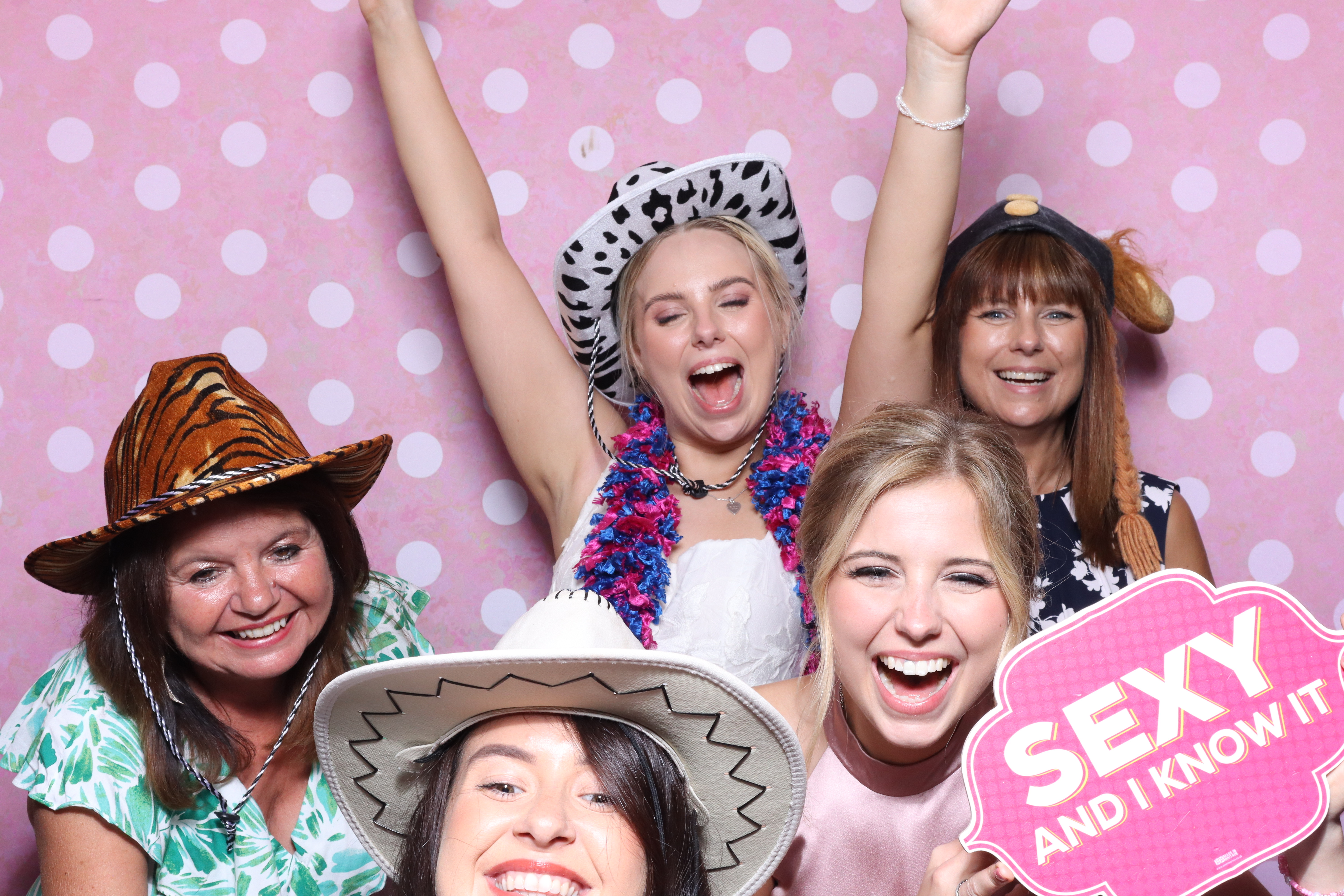 Mr & Mrs Cooper  | View more photos from the event at gallery.magicimages.uk/u/MagicImages/Mr-Mrs-Cooper