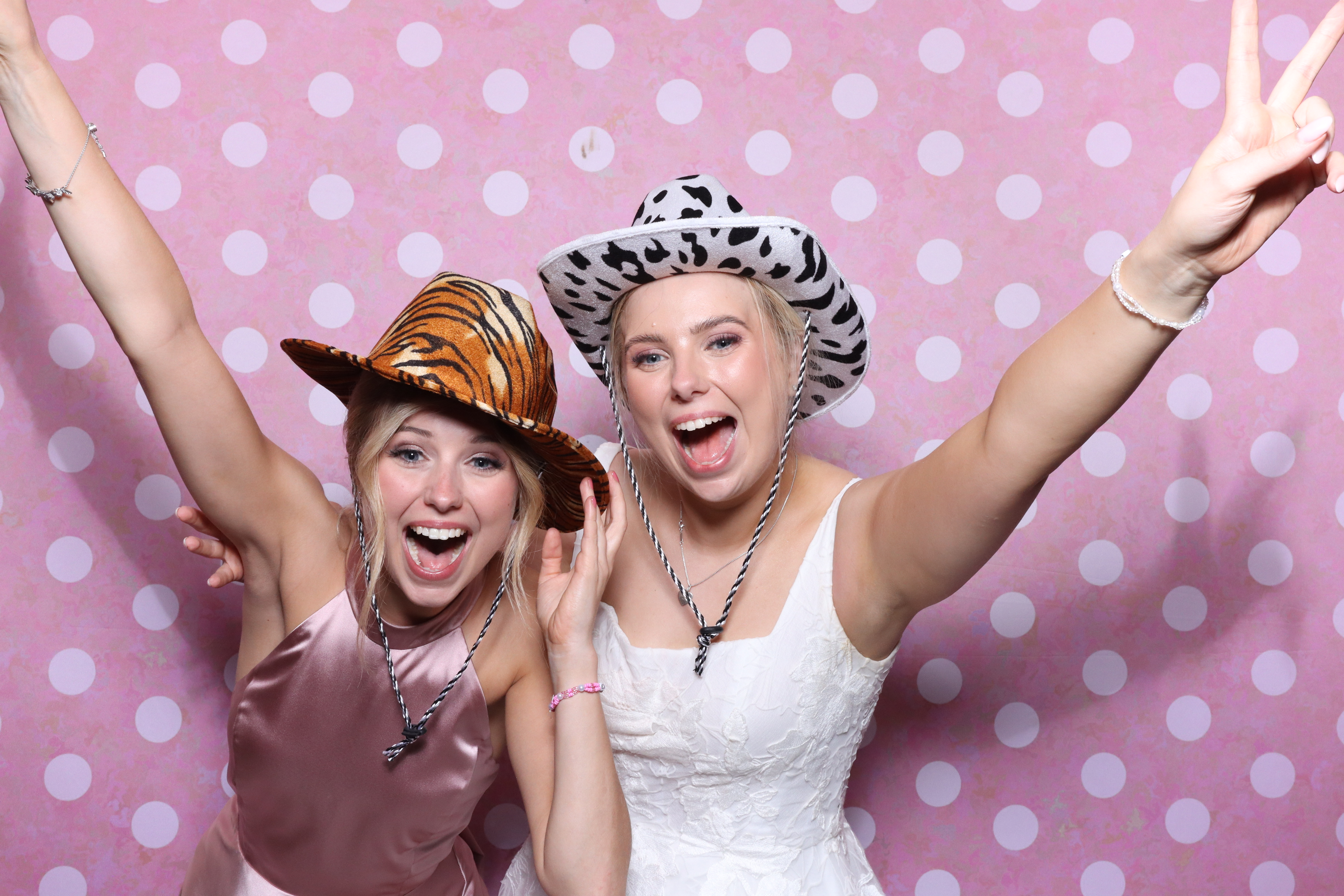 Mr & Mrs Cooper  | View more photos from the event at gallery.magicimages.uk/u/MagicImages/Mr-Mrs-Cooper