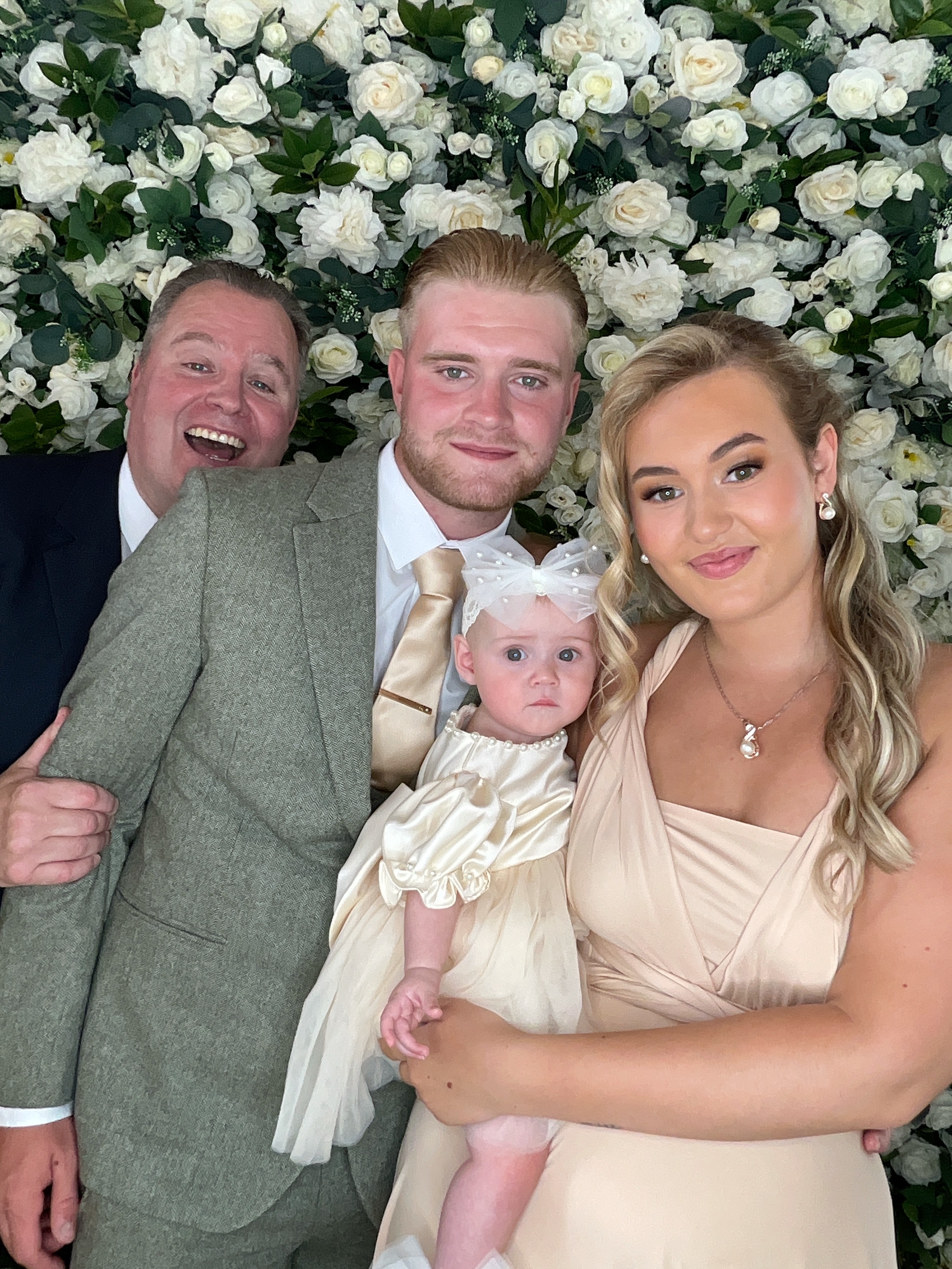 Mr & Mrs Sewell photo booth images  | View more photos from the event at gallery.magicimages.uk/u/MagicImages/Mr-Mrs-Sewell-photo-booth-images