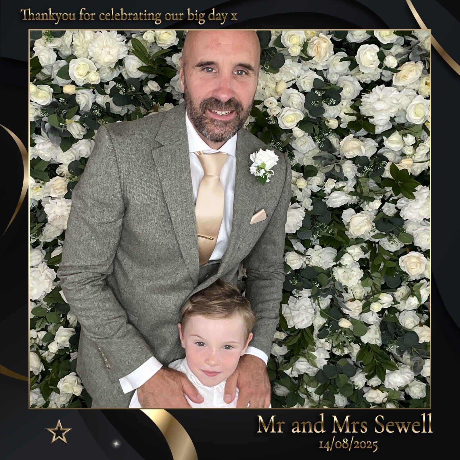 Mr & Mrs Sewell photo booth images  | View more photos from the event at gallery.magicimages.uk/u/MagicImages/Mr-Mrs-Sewell-photo-booth-images