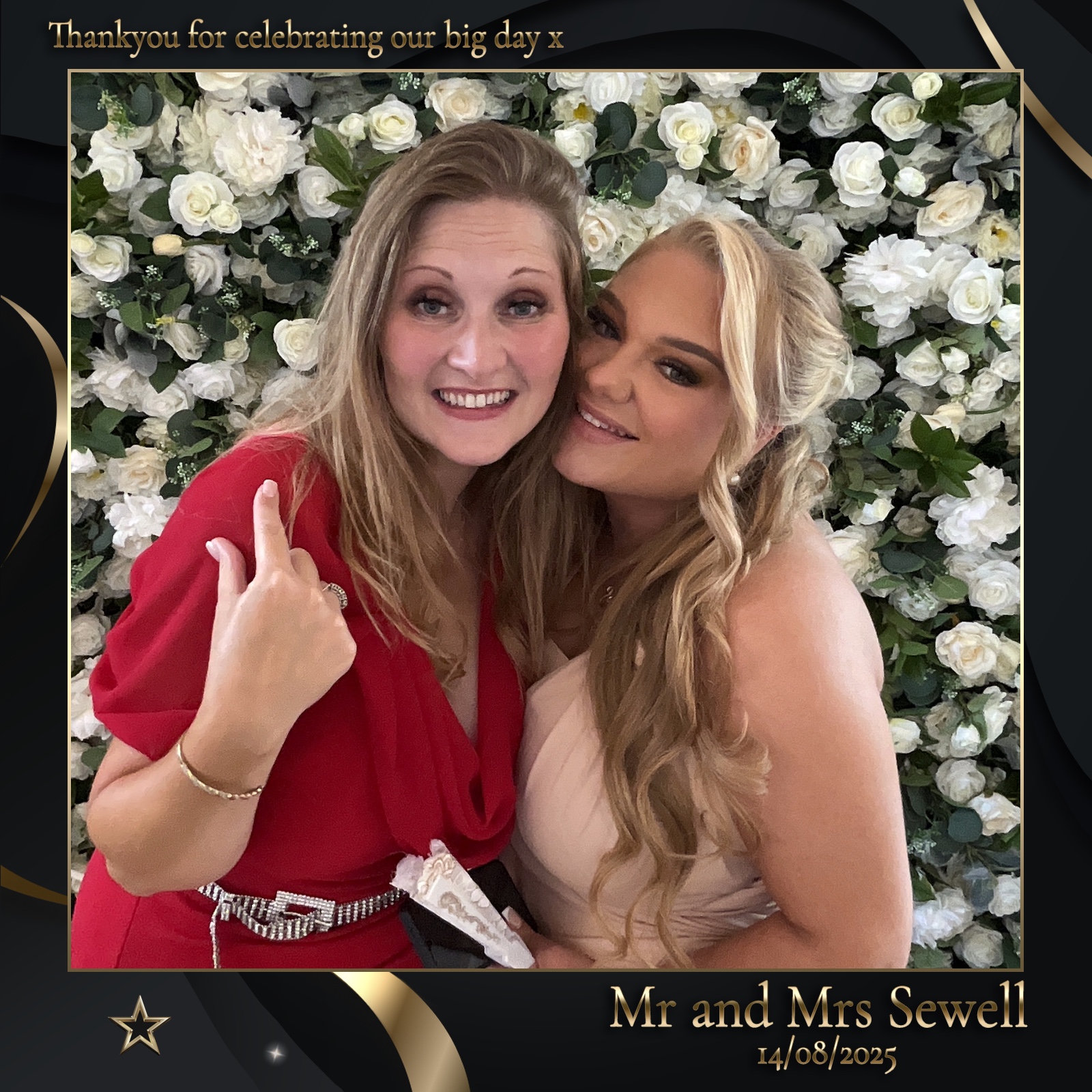 Mr & Mrs Sewell photo booth images  | View more photos from the event at gallery.magicimages.uk/u/MagicImages/Mr-Mrs-Sewell-photo-booth-images