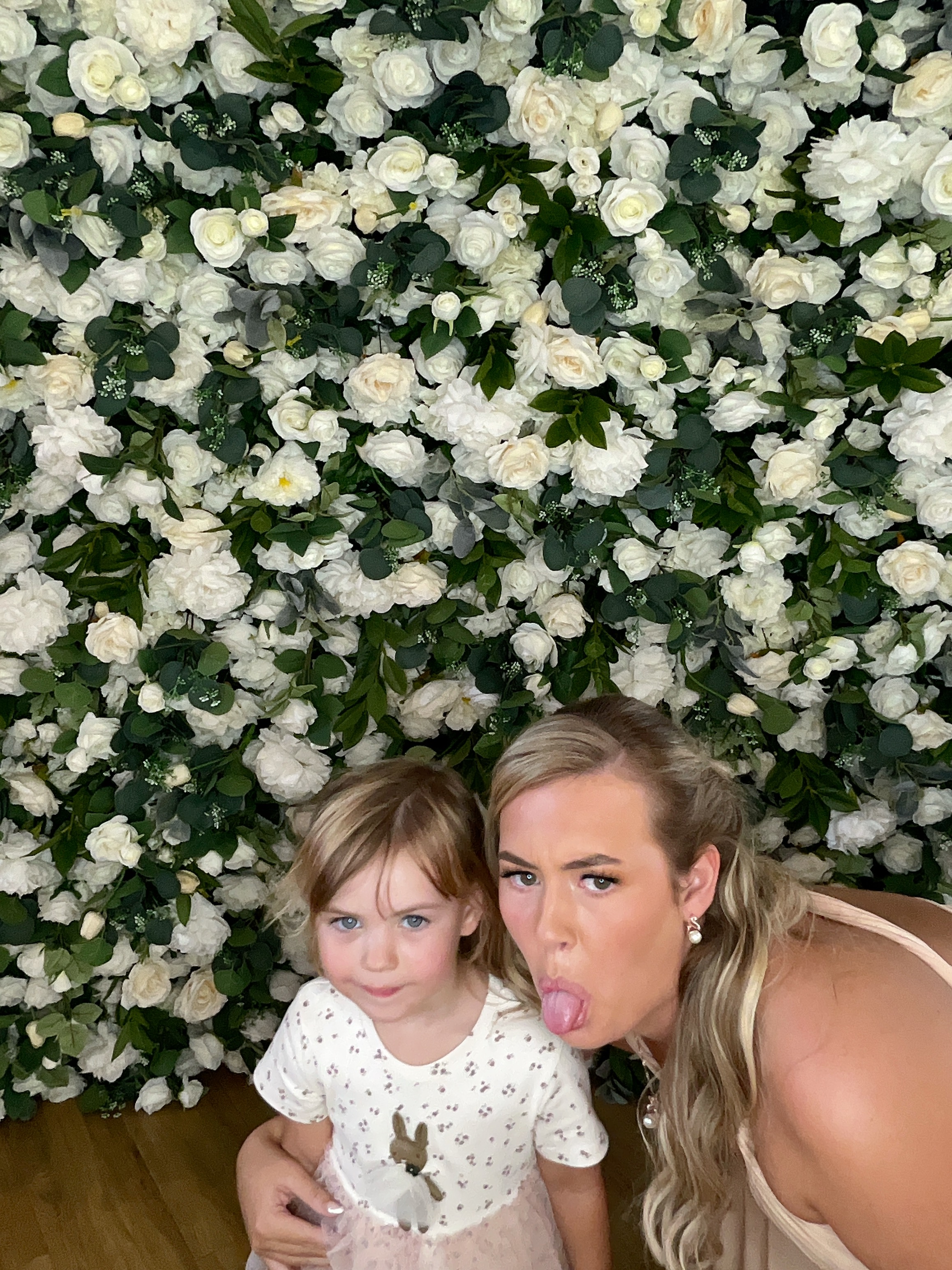 Mr & Mrs Sewell photo booth images  | View more photos from the event at gallery.magicimages.uk/u/MagicImages/Mr-Mrs-Sewell-photo-booth-images