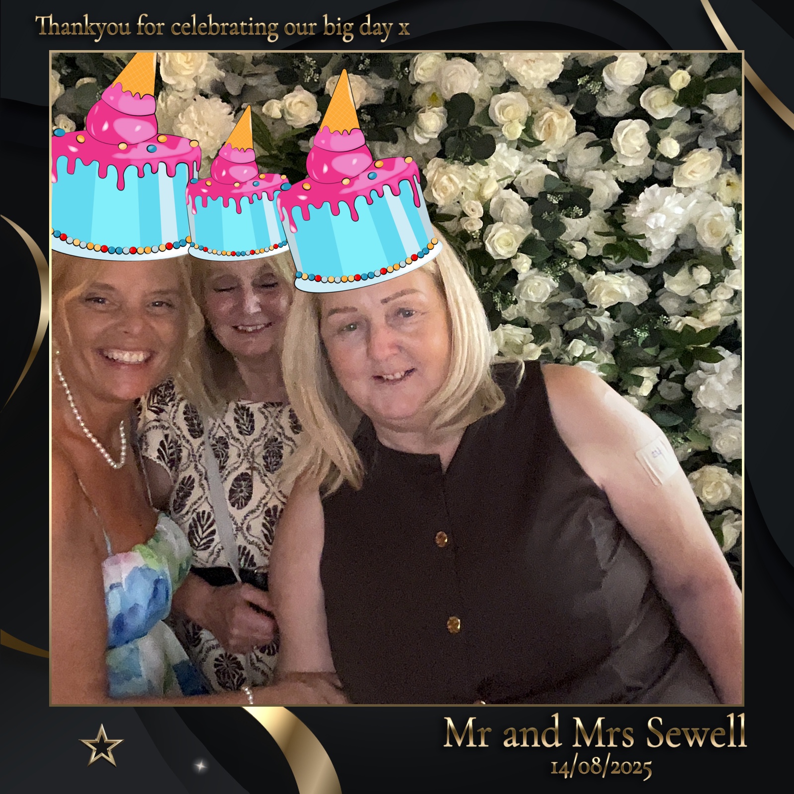 Mr & Mrs Sewell photo booth images  | View more photos from the event at gallery.magicimages.uk/u/MagicImages/Mr-Mrs-Sewell-photo-booth-images