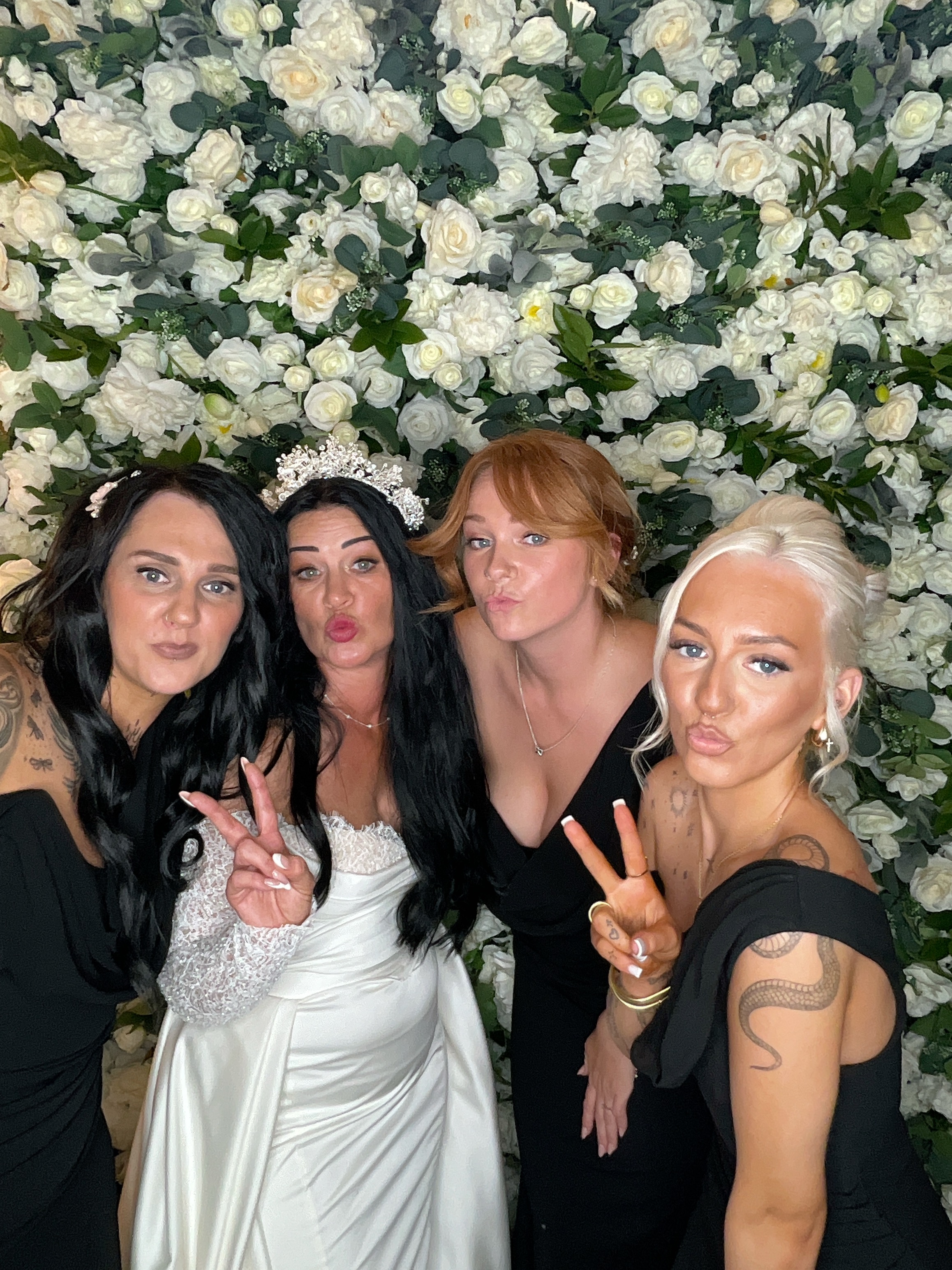 Mr & Mrs White  | View more photos from the event at gallery.magicimages.uk/u/MagicImages/Mr-Mrs-White