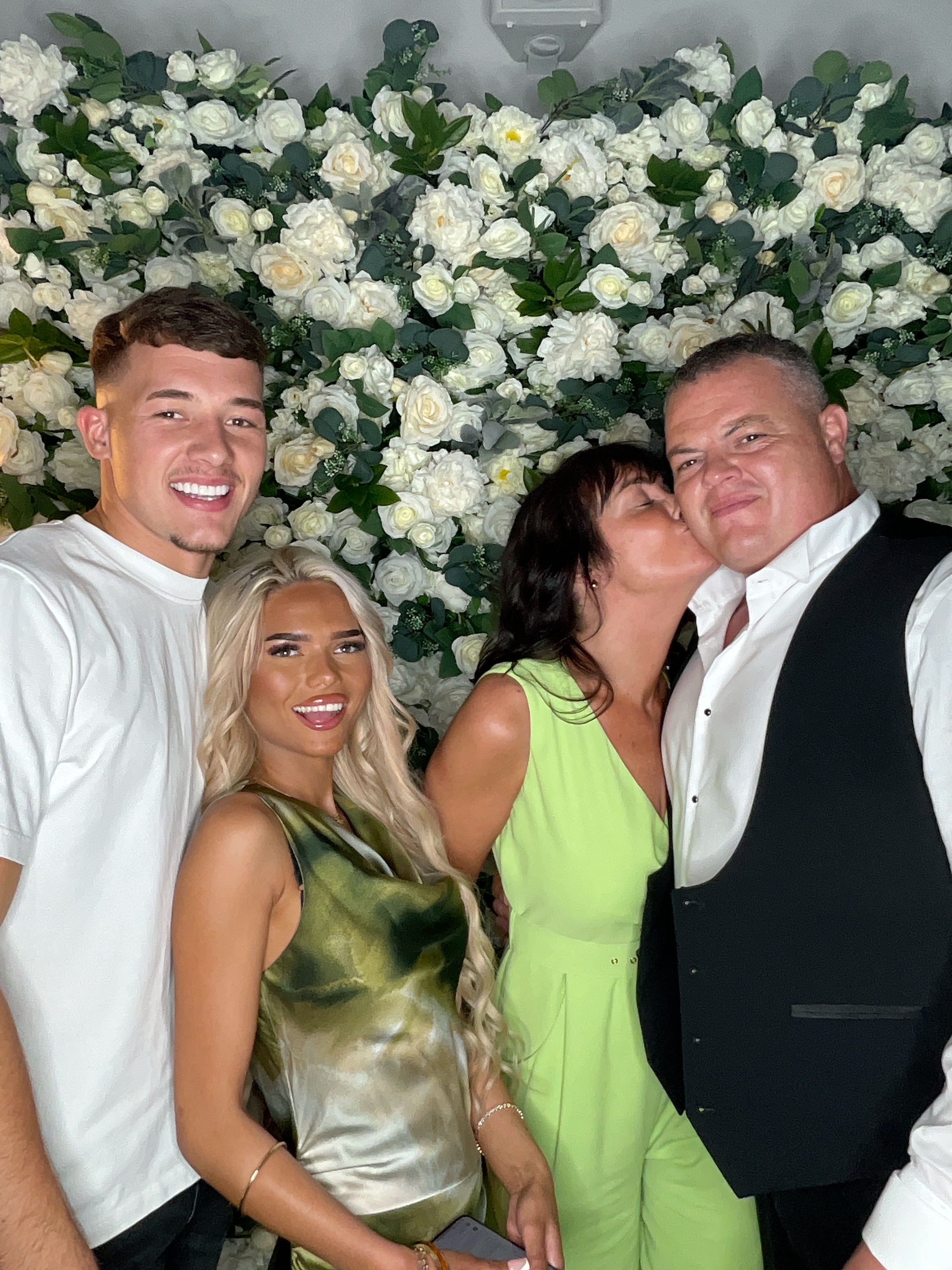 Mr & Mrs White  | View more photos from the event at gallery.magicimages.uk/u/MagicImages/Mr-Mrs-White