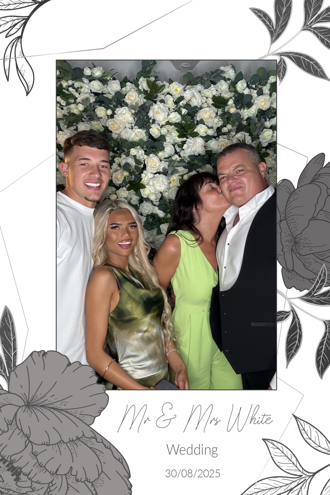 Mr & Mrs White  | View more photos from the event at gallery.magicimages.uk/u/MagicImages/Mr-Mrs-White