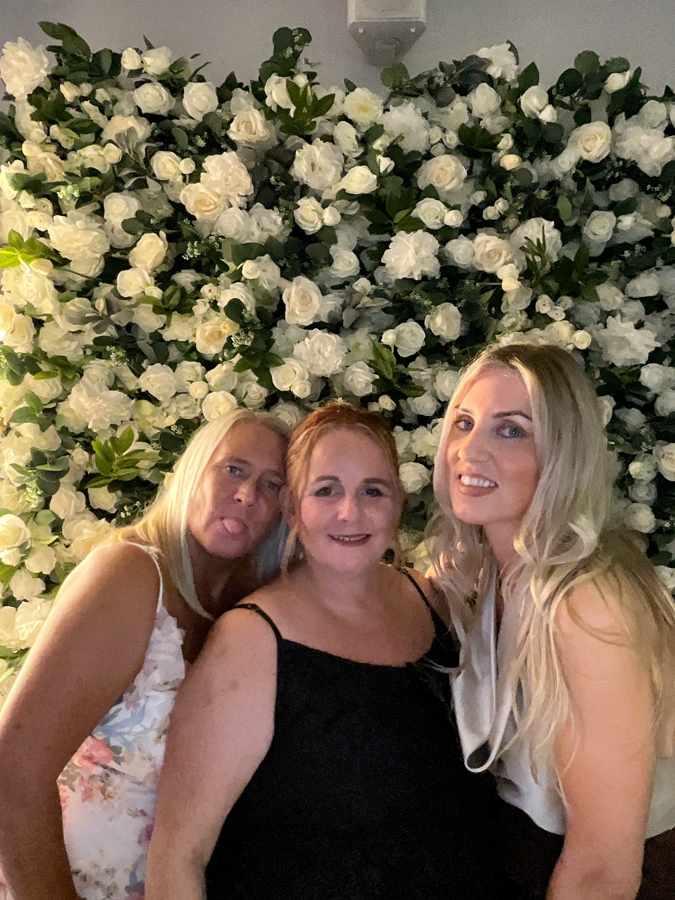 Mr & Mrs White  | View more photos from the event at gallery.magicimages.uk/u/MagicImages/Mr-Mrs-White