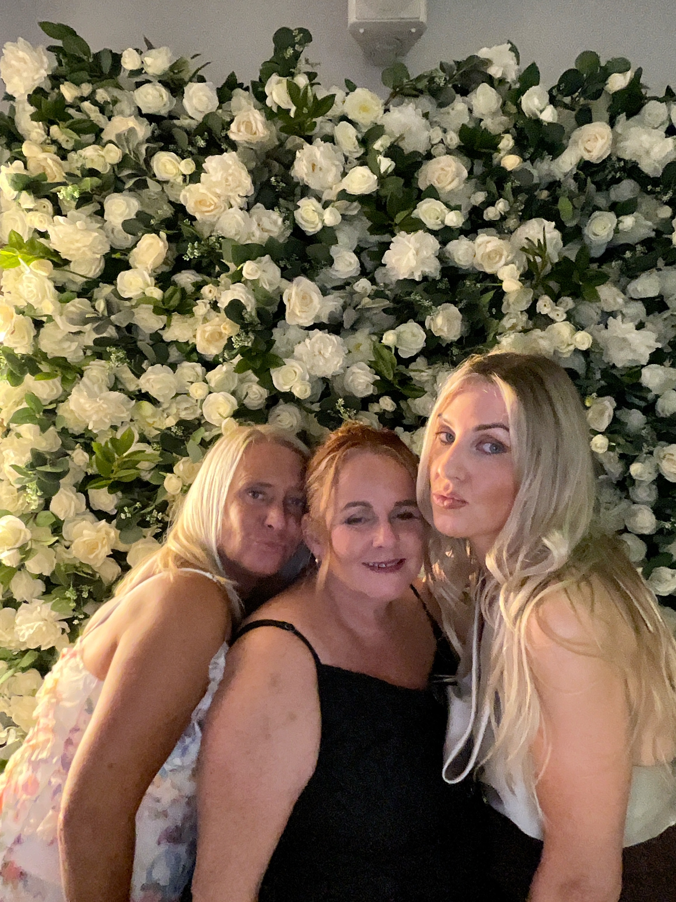 Mr & Mrs White  | View more photos from the event at gallery.magicimages.uk/u/MagicImages/Mr-Mrs-White