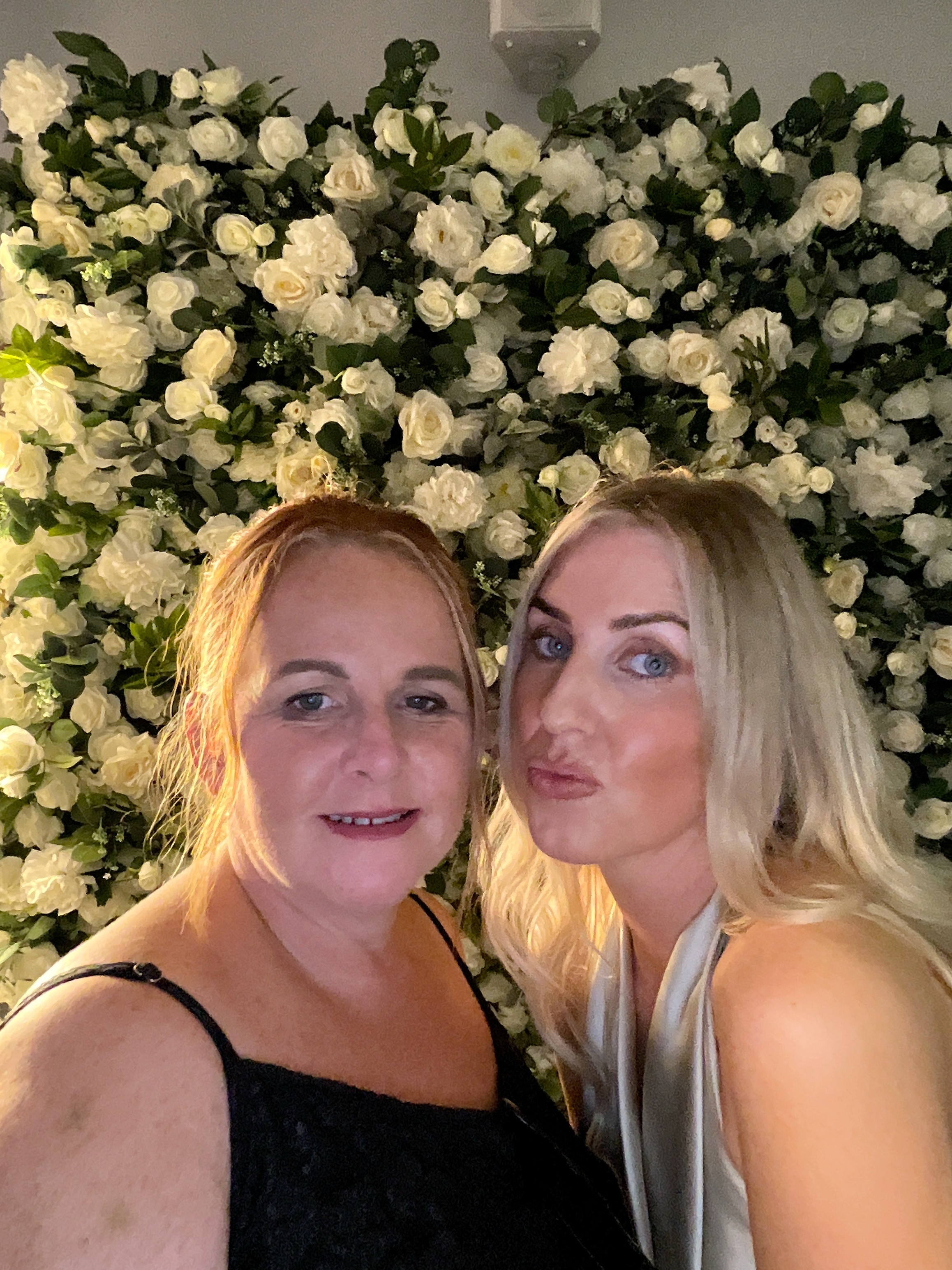 Mr & Mrs White  | View more photos from the event at gallery.magicimages.uk/u/MagicImages/Mr-Mrs-White