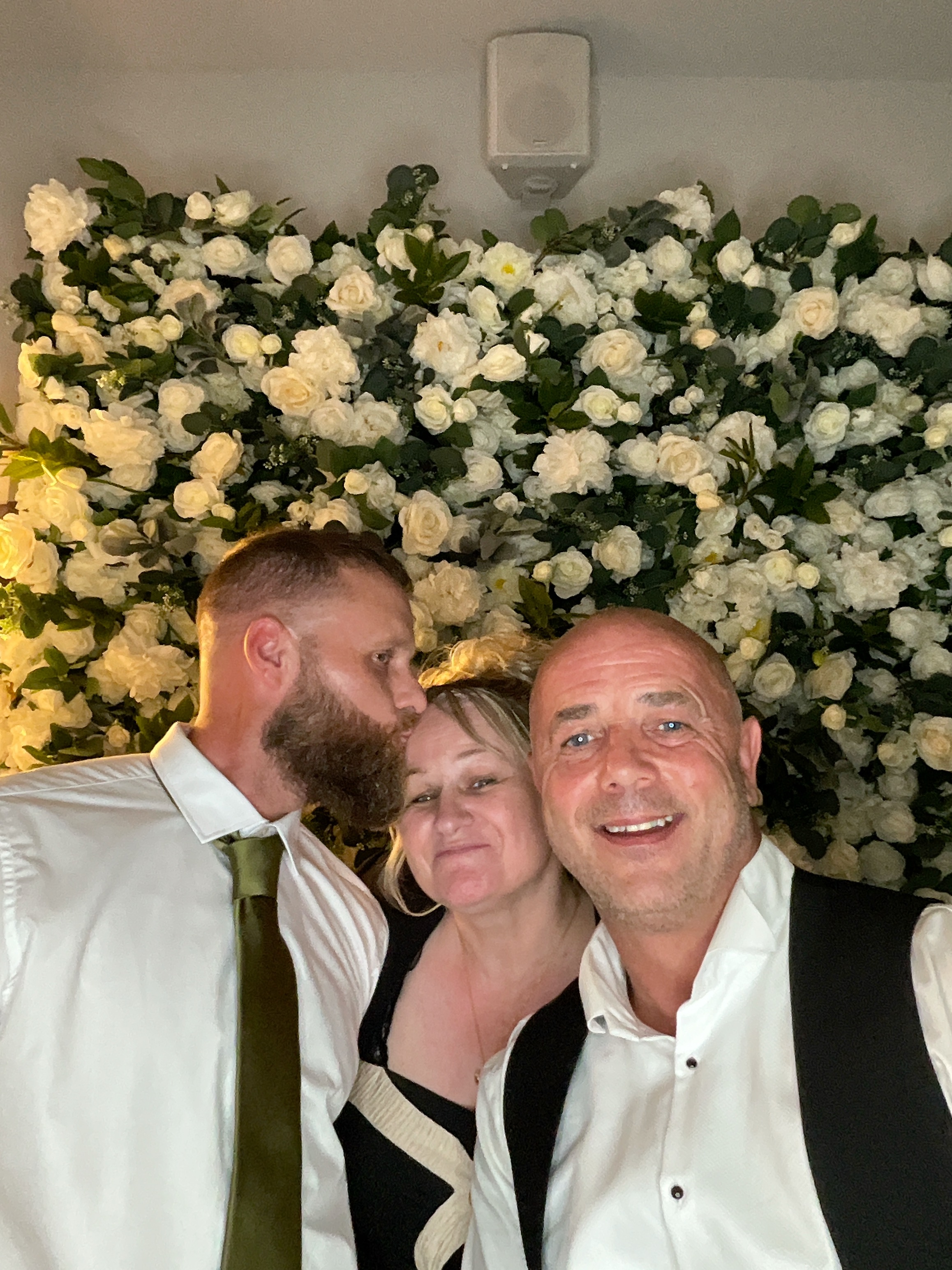 Mr & Mrs White  | View more photos from the event at gallery.magicimages.uk/u/MagicImages/Mr-Mrs-White