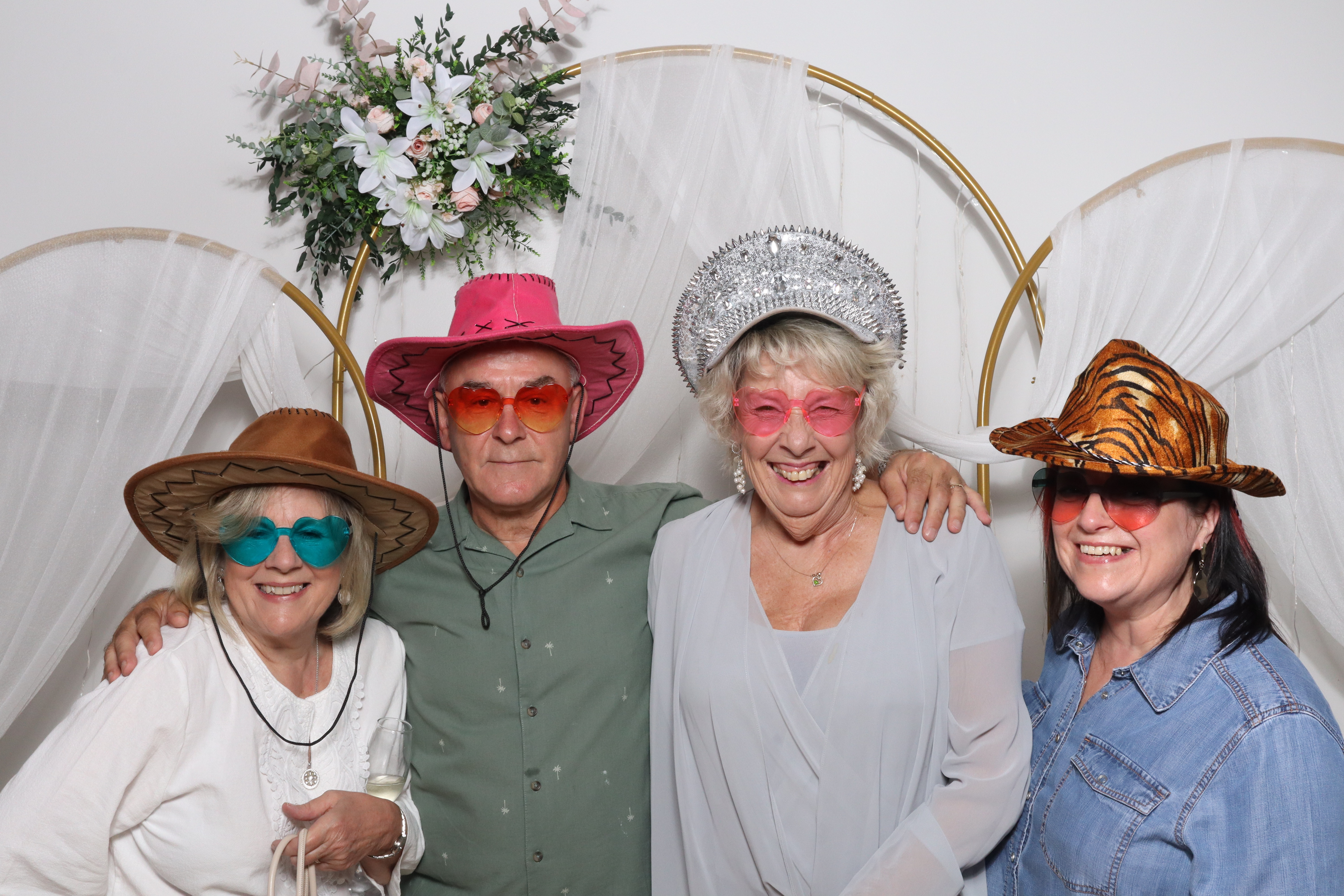 Neil & Tracy  | View more photos from the event at gallery.magicimages.uk/u/MagicImages/Neil-Tracy