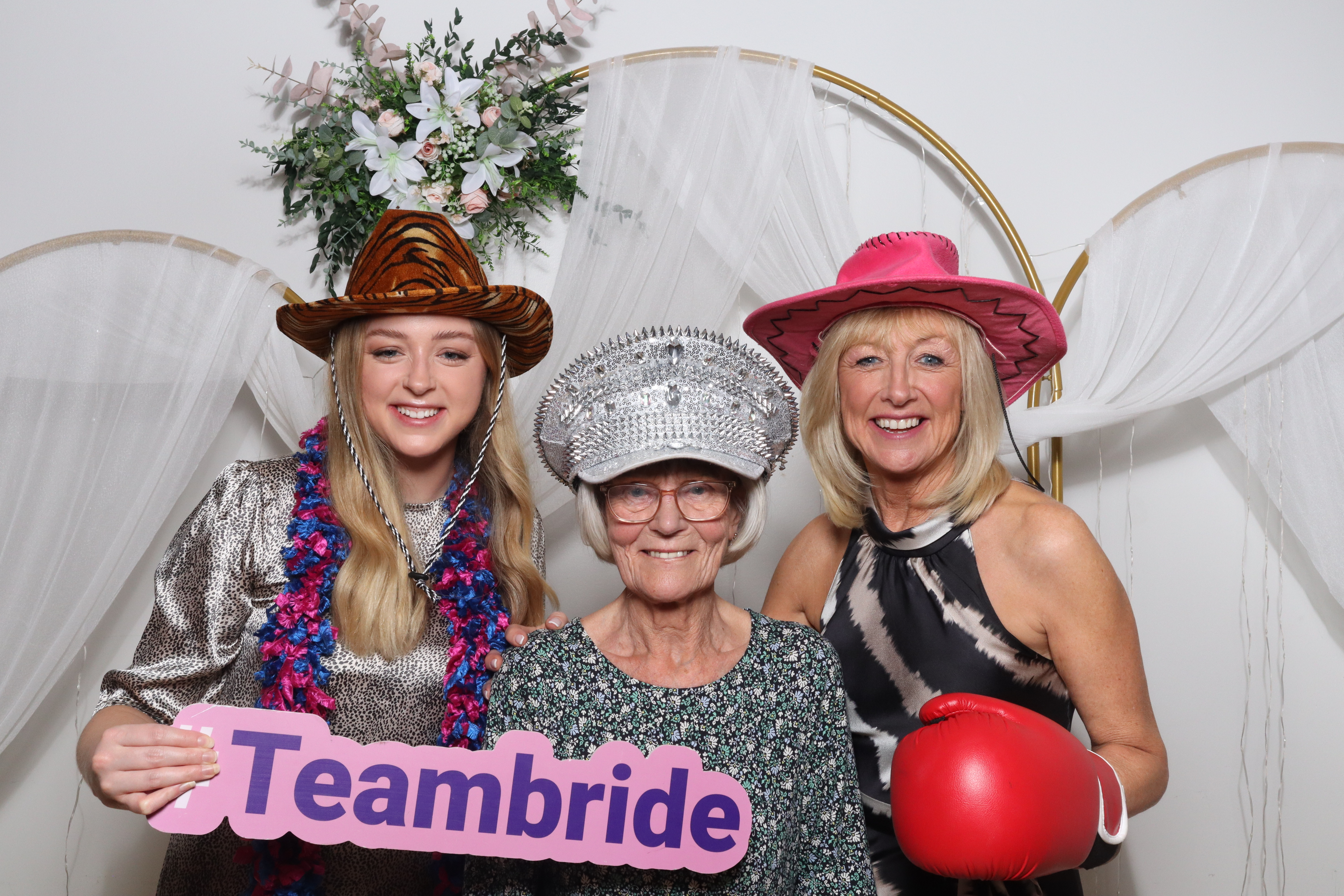 Neil & Tracy  | View more photos from the event at gallery.magicimages.uk/u/MagicImages/Neil-Tracy