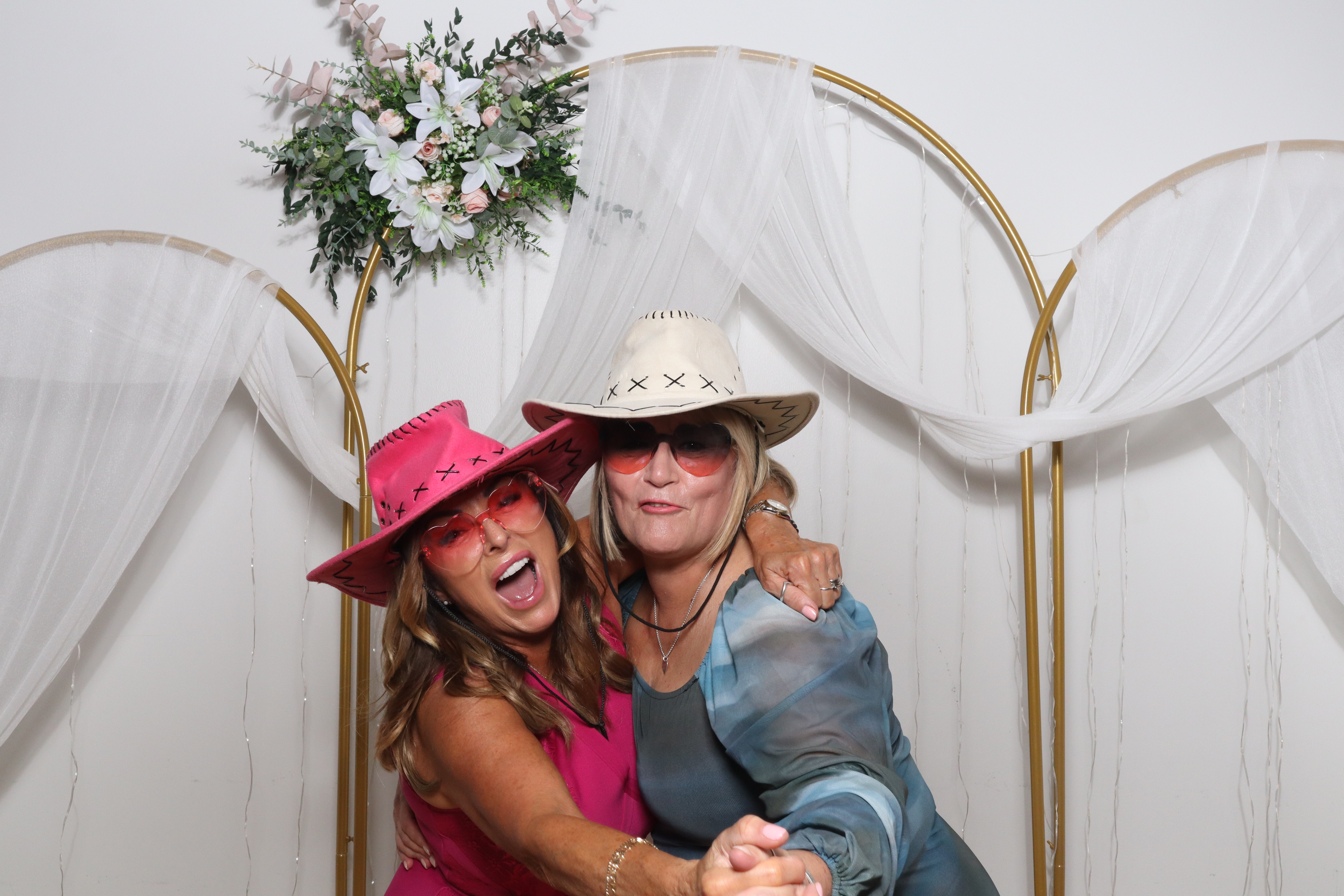 Neil & Tracy  | View more photos from the event at gallery.magicimages.uk/u/MagicImages/Neil-Tracy