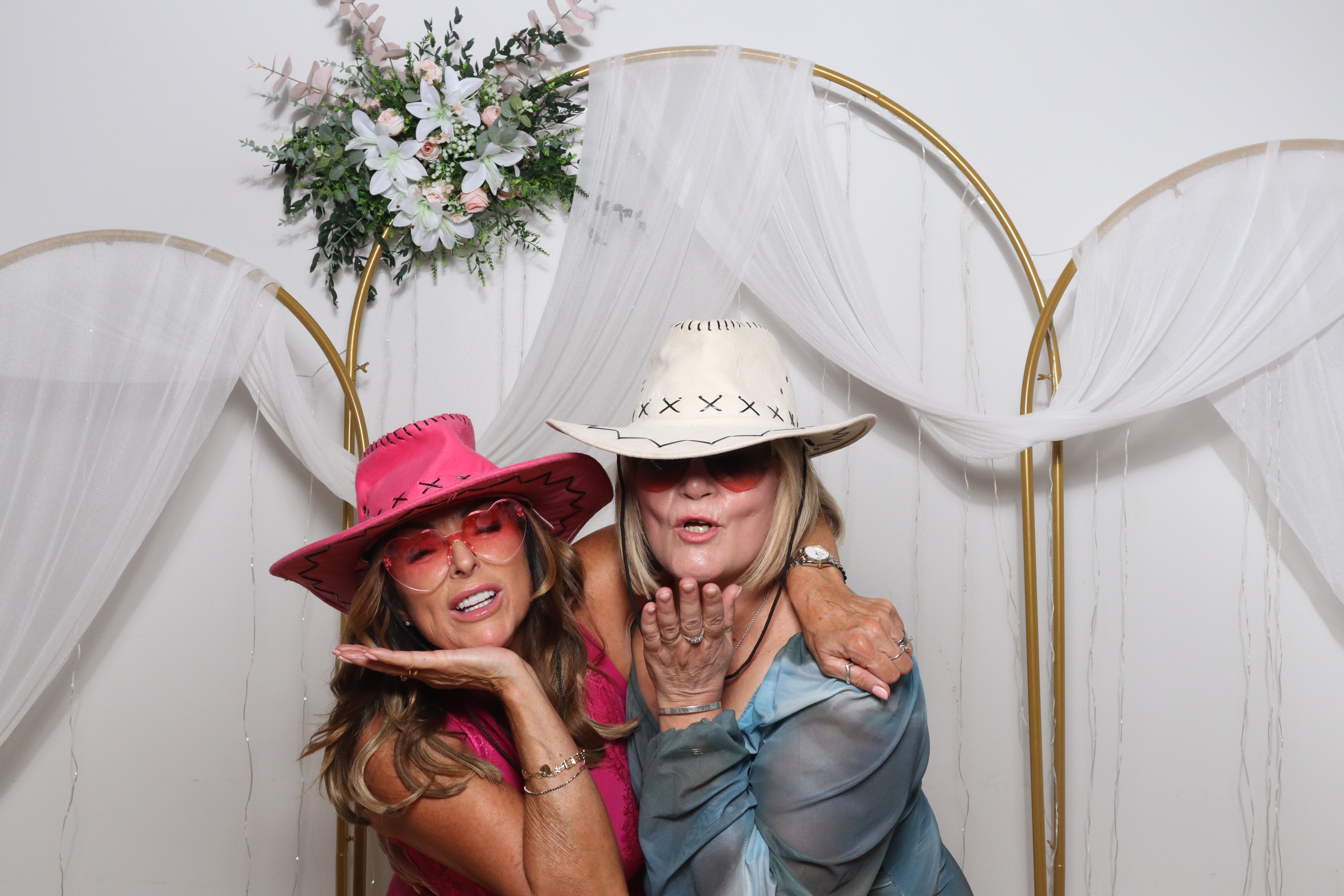 Neil & Tracy  | View more photos from the event at gallery.magicimages.uk/u/MagicImages/Neil-Tracy