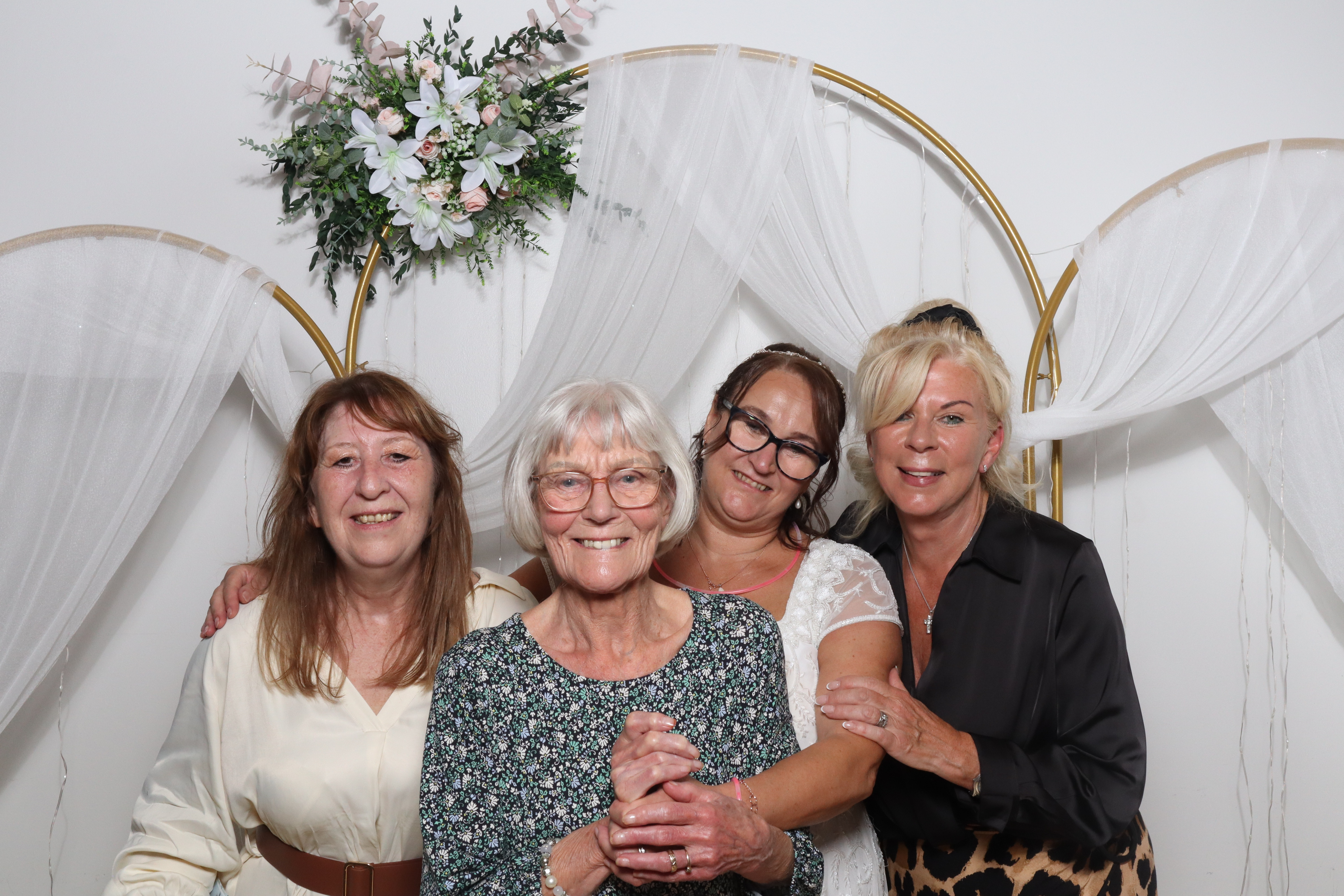 Neil & Tracy  | View more photos from the event at gallery.magicimages.uk/u/MagicImages/Neil-Tracy