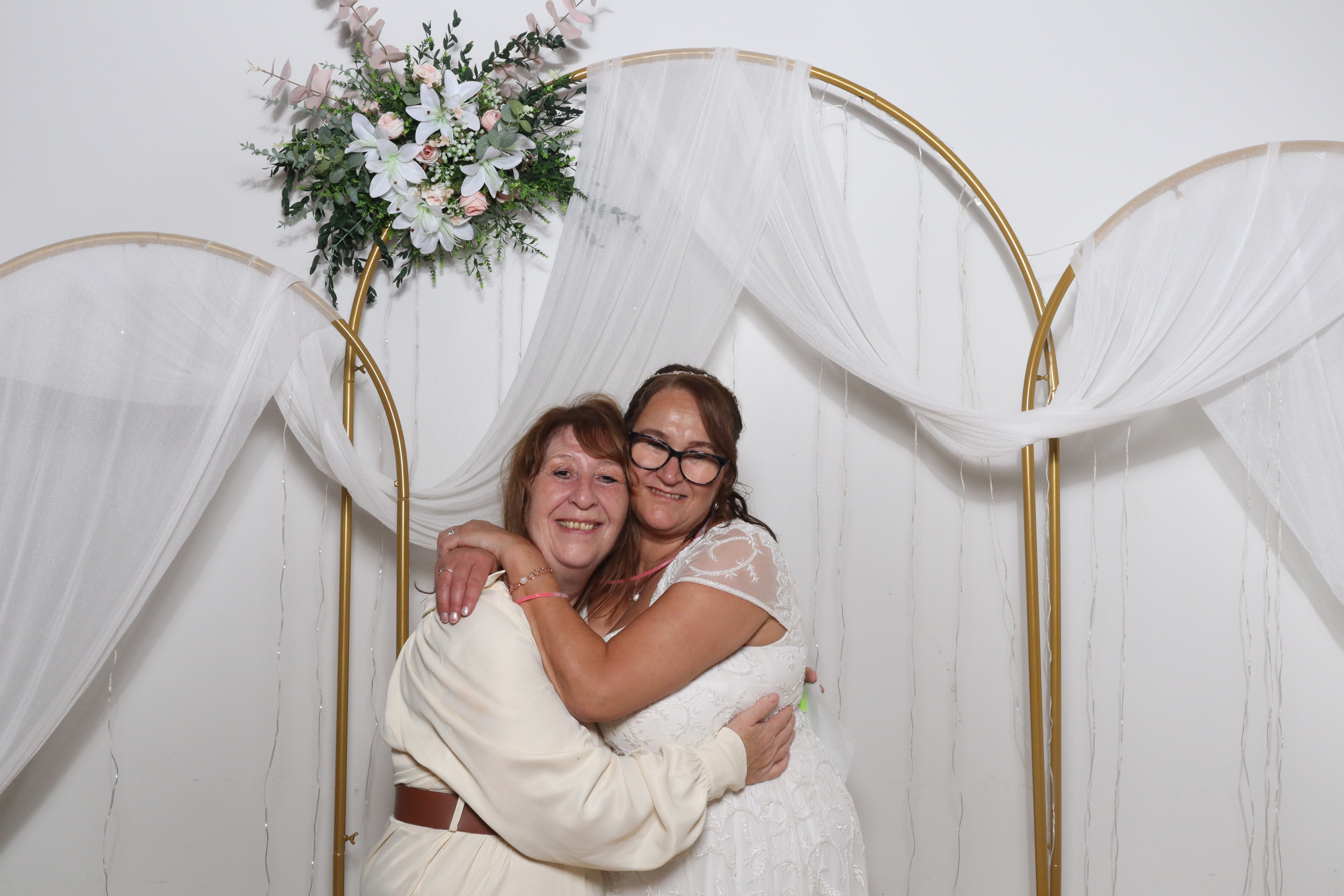 Neil & Tracy  | View more photos from the event at gallery.magicimages.uk/u/MagicImages/Neil-Tracy