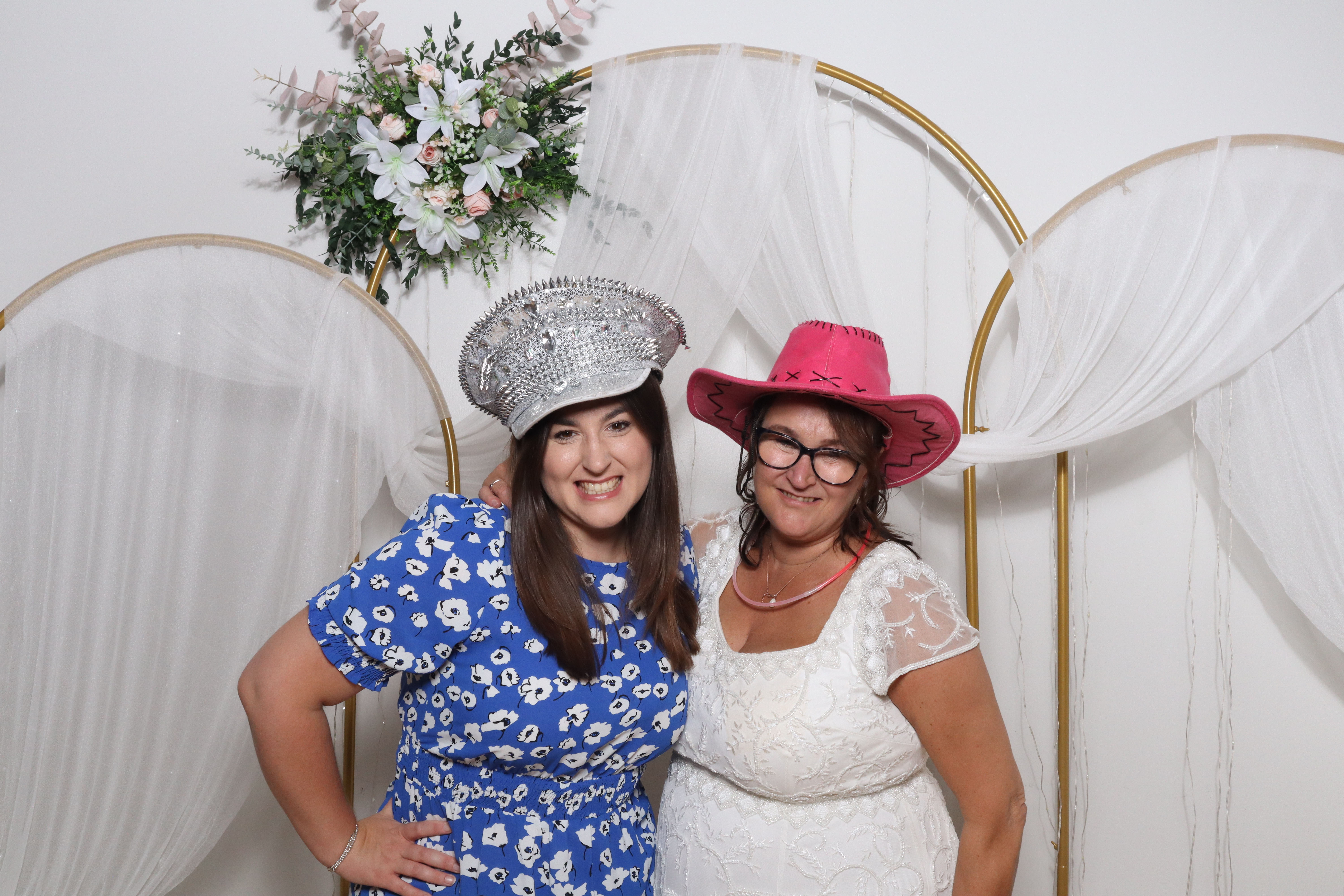 Neil & Tracy  | View more photos from the event at gallery.magicimages.uk/u/MagicImages/Neil-Tracy