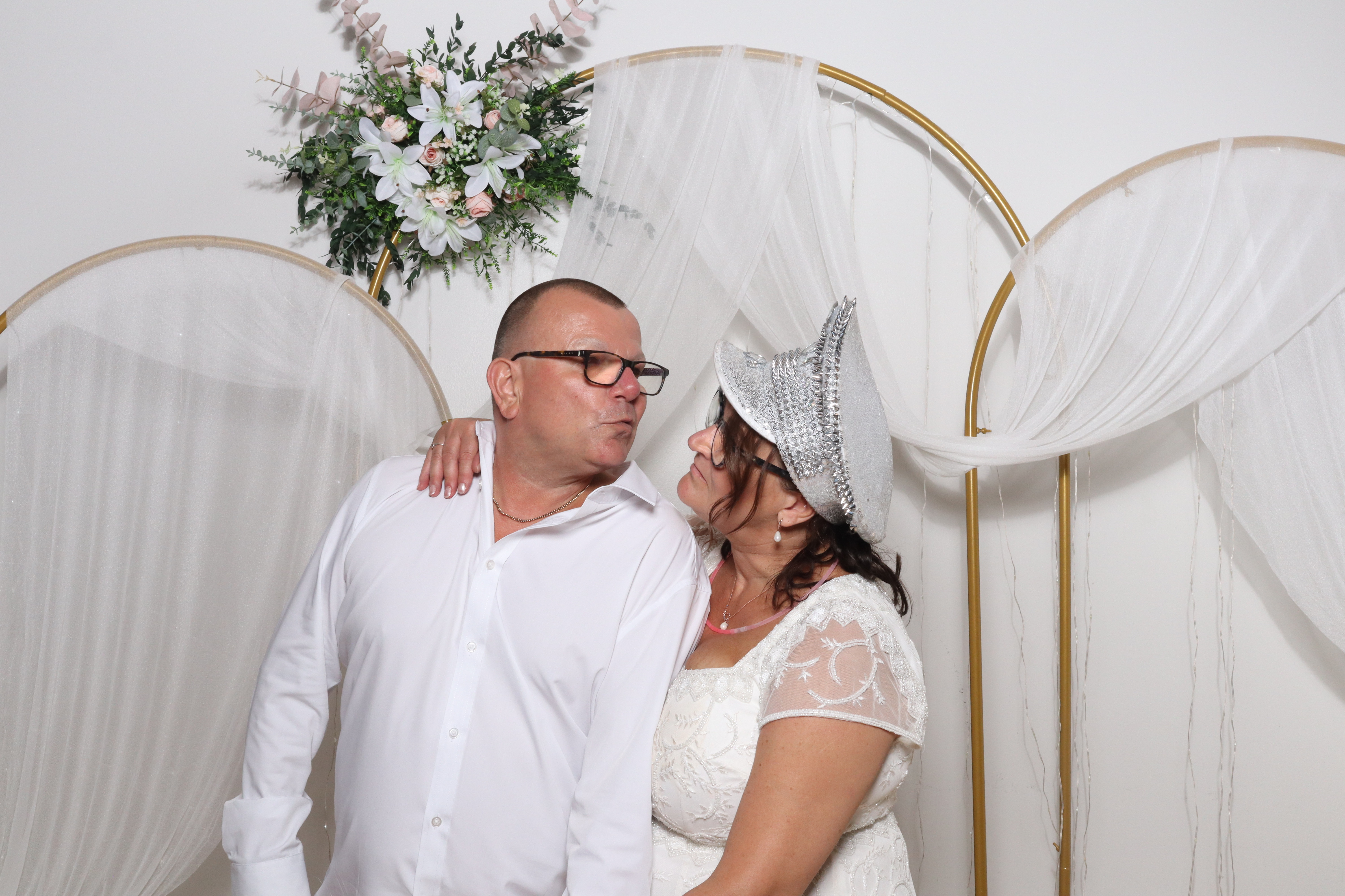 Neil & Tracy  | View more photos from the event at gallery.magicimages.uk/u/MagicImages/Neil-Tracy