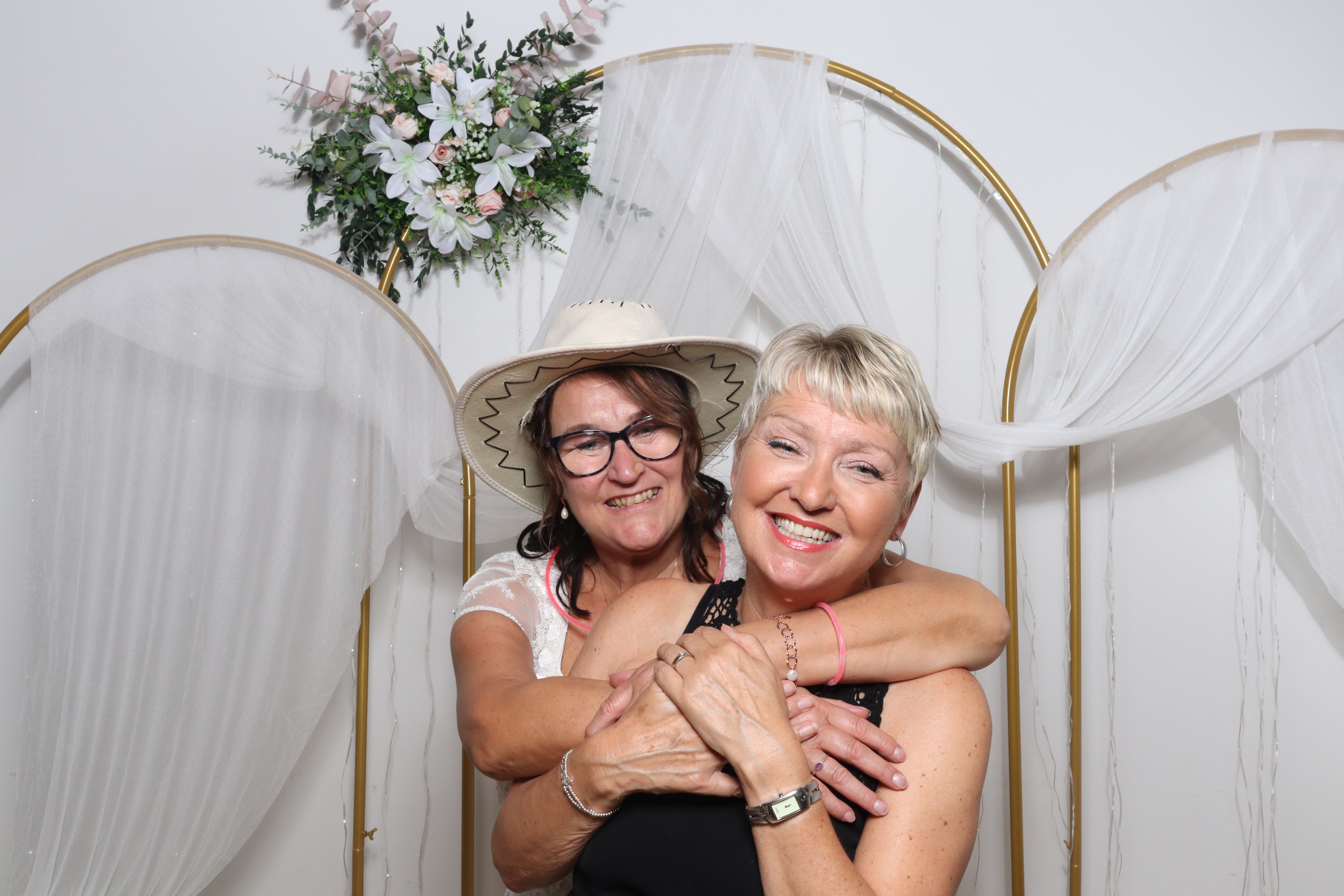 Neil & Tracy  | View more photos from the event at gallery.magicimages.uk/u/MagicImages/Neil-Tracy