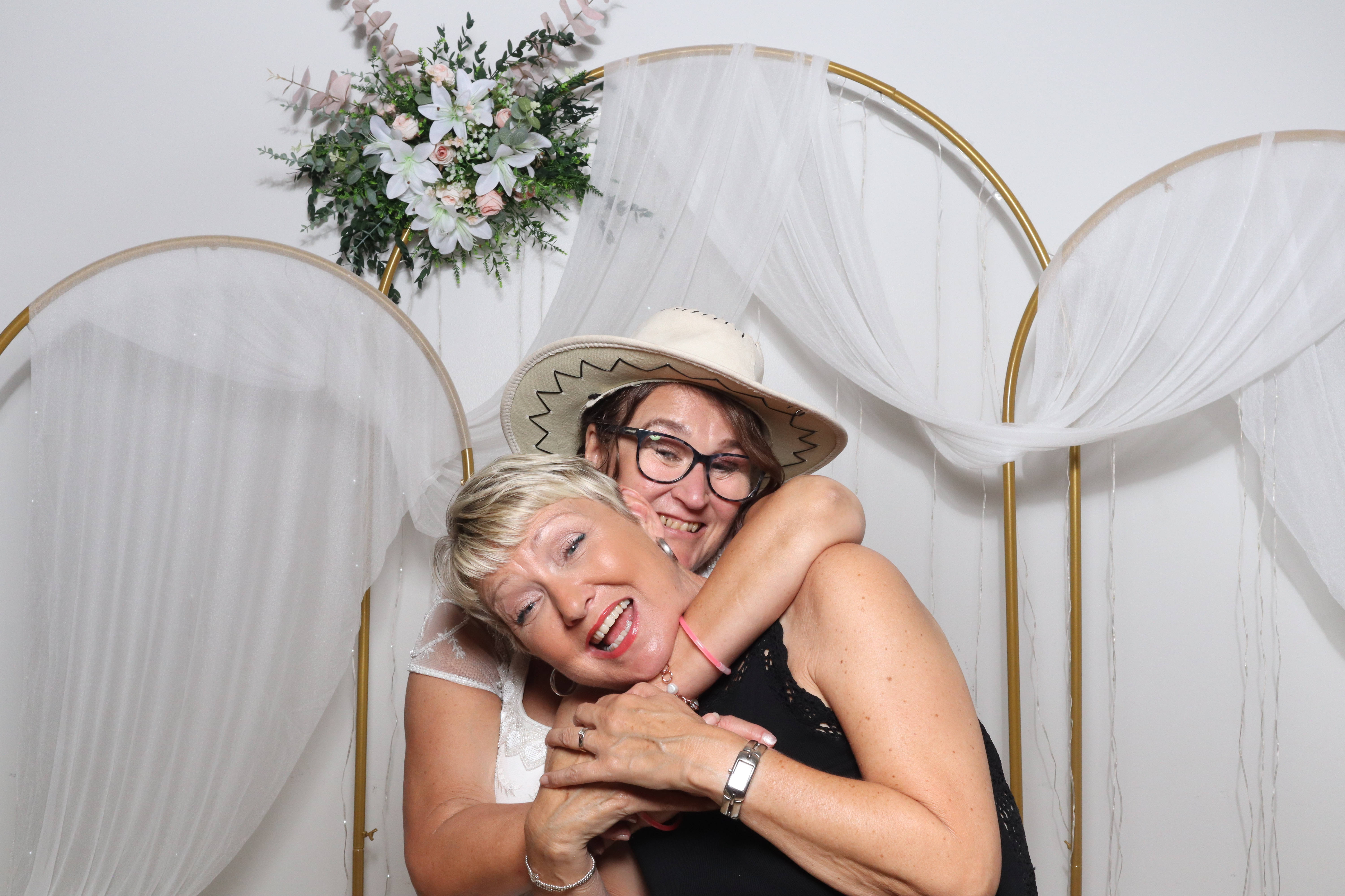 Neil & Tracy  | View more photos from the event at gallery.magicimages.uk/u/MagicImages/Neil-Tracy