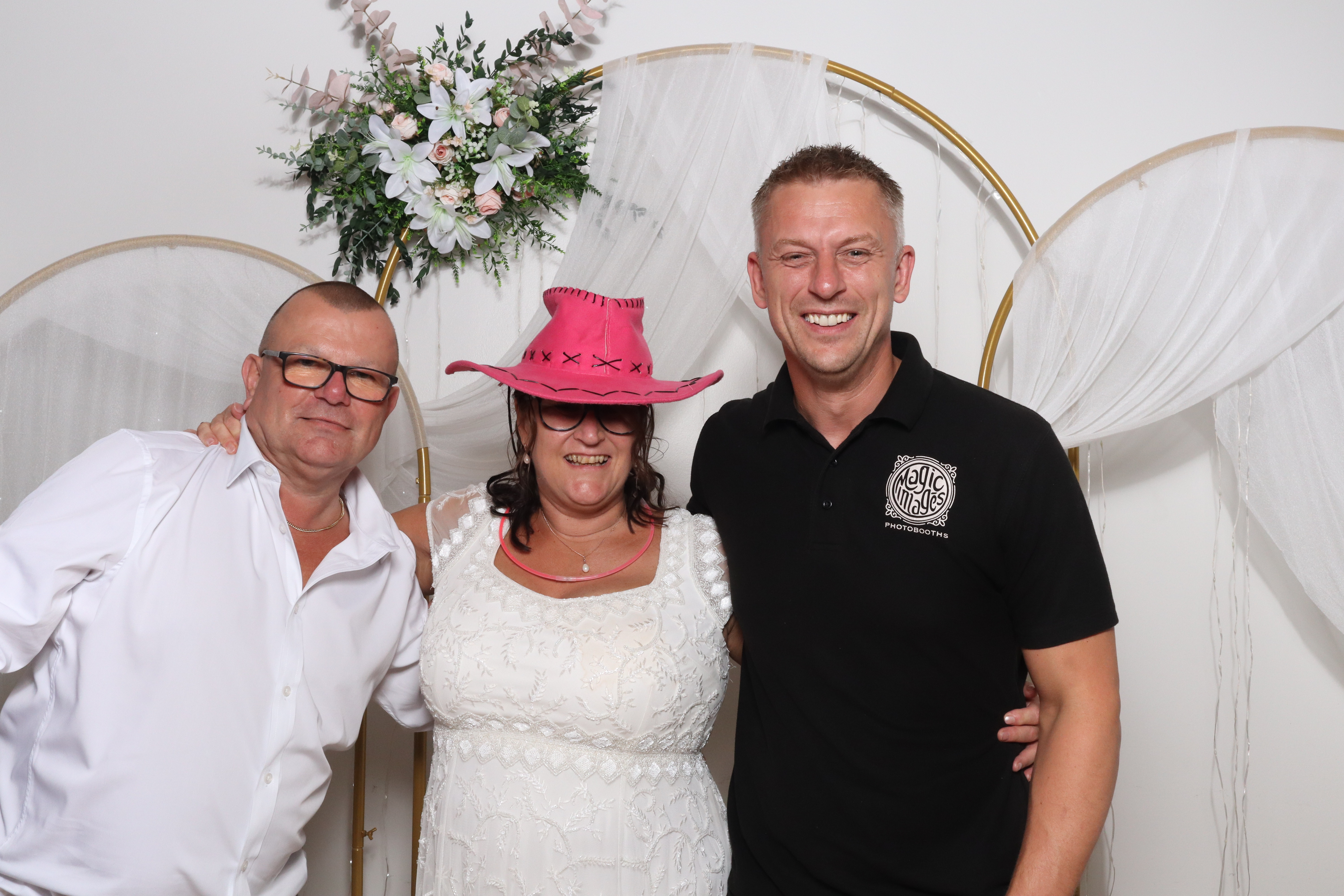 Neil & Tracy  | View more photos from the event at gallery.magicimages.uk/u/MagicImages/Neil-Tracy