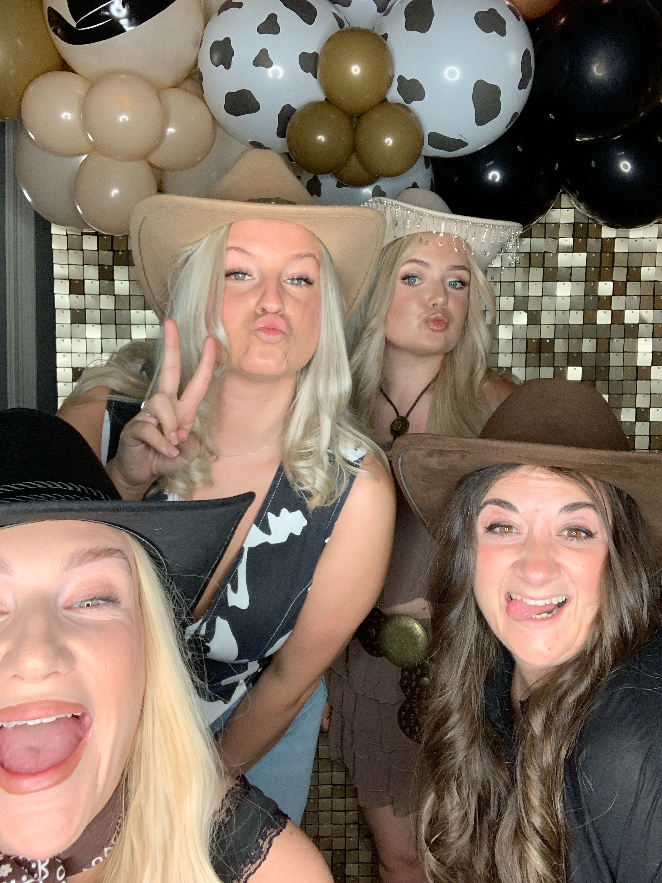 Saltmarshe Staff party  | View more photos from the event at gallery.magicimages.uk/u/MagicImages/Saltmarshe-Staff-party