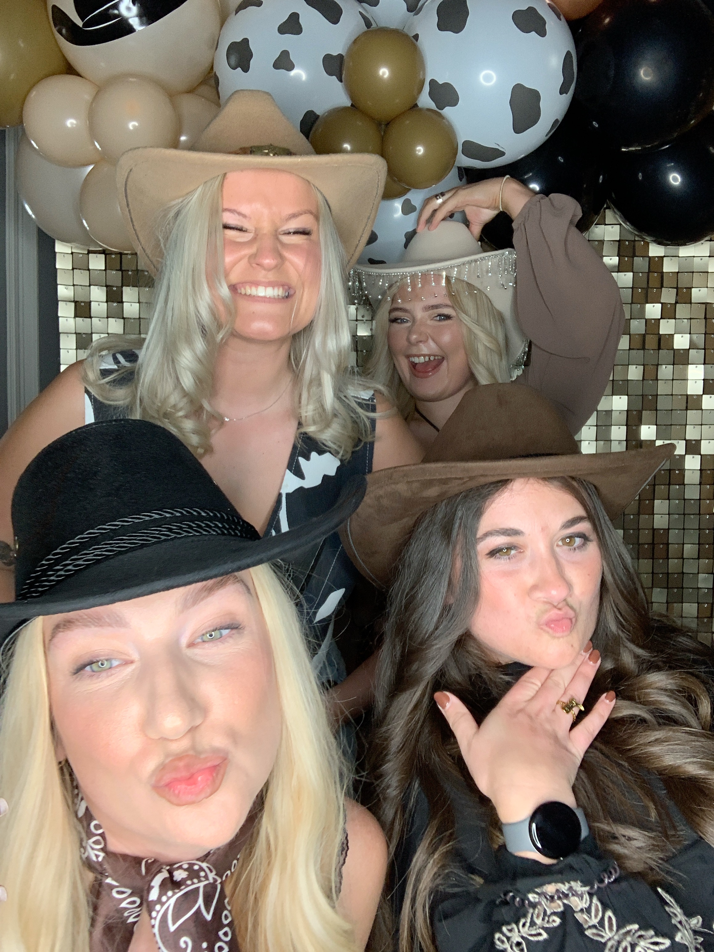 Saltmarshe Staff party  | View more photos from the event at gallery.magicimages.uk/u/MagicImages/Saltmarshe-Staff-party