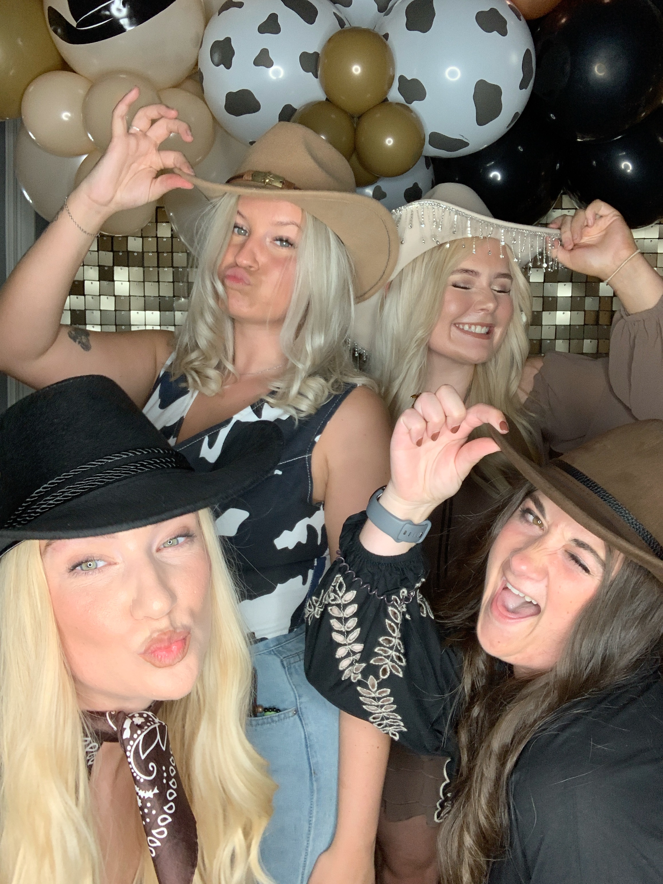 Saltmarshe Staff party  | View more photos from the event at gallery.magicimages.uk/u/MagicImages/Saltmarshe-Staff-party