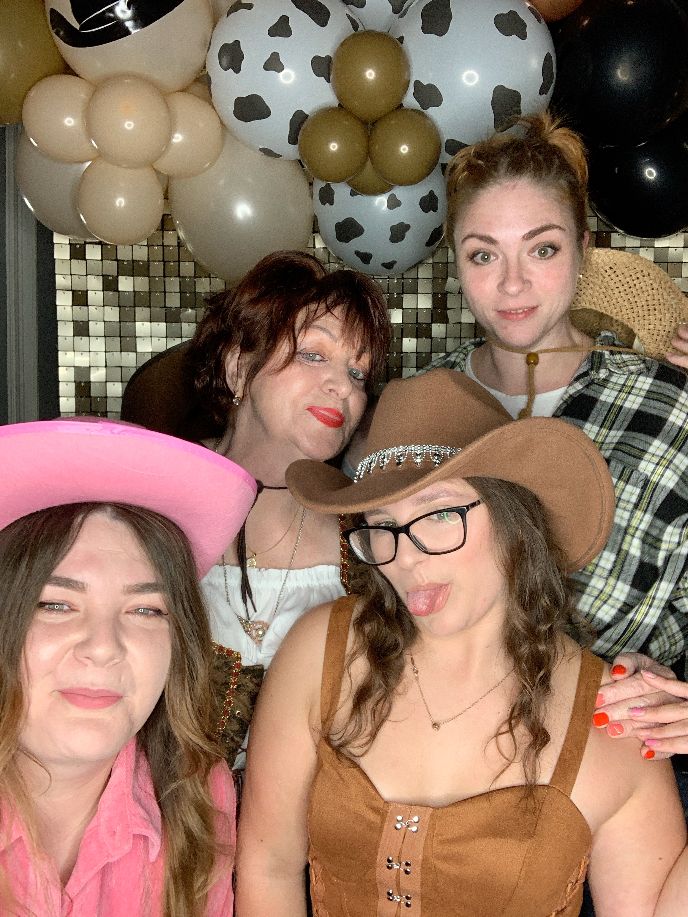 Saltmarshe Staff party  | View more photos from the event at gallery.magicimages.uk/u/MagicImages/Saltmarshe-Staff-party