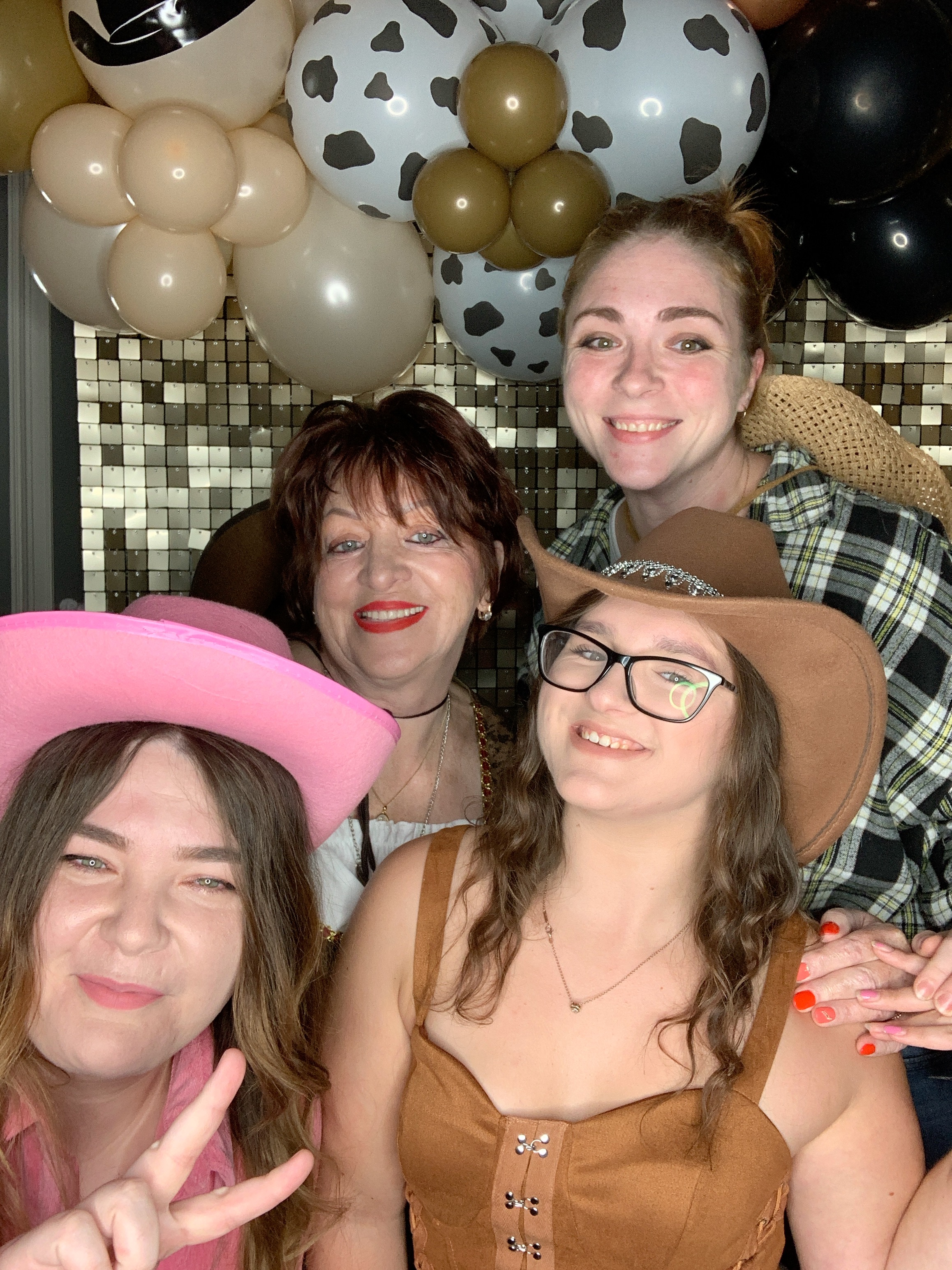 Saltmarshe Staff party  | View more photos from the event at gallery.magicimages.uk/u/MagicImages/Saltmarshe-Staff-party