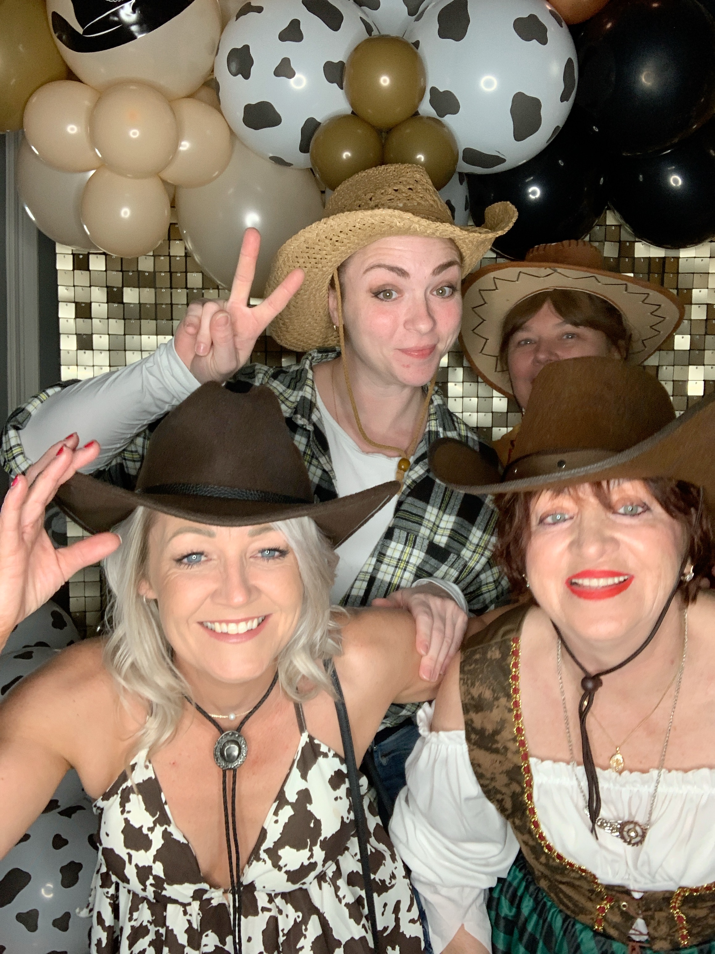 Saltmarshe Staff party  | View more photos from the event at gallery.magicimages.uk/u/MagicImages/Saltmarshe-Staff-party